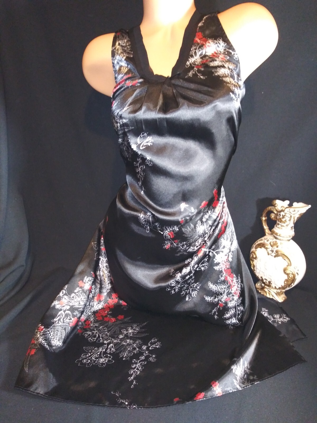 Vtg Satin Pleat Shiny Satin Soft Shiny Leaf NIGHTIE Nightgown Negligee Gown