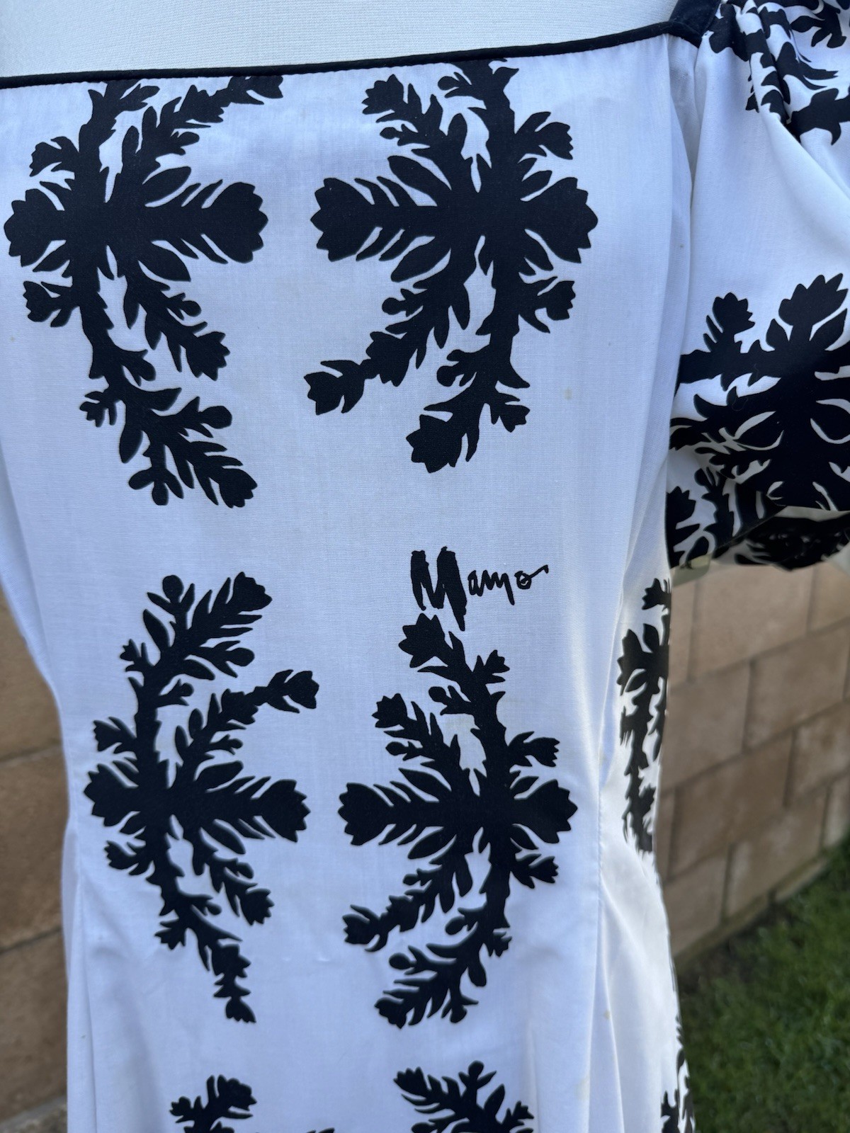 Vtg Mamo Howell Hawaiian Dress Muumuu Black White Puff Sleeve Sz 12 Ruffled Hem