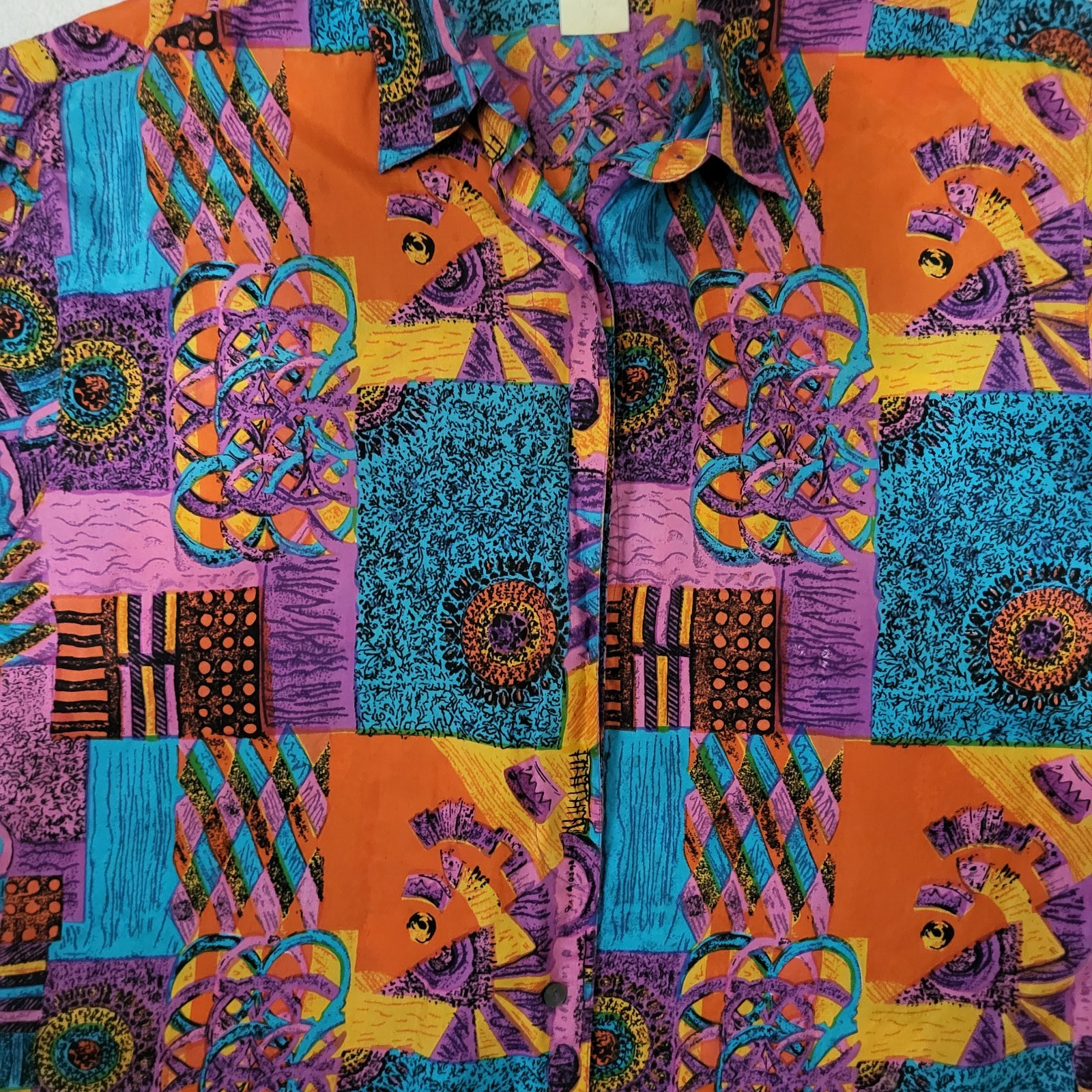 Vintage 90’s Women’s M 'TRIBES FROM THE LAND OF THE BRAVE’ Short Sleeve Silk Top