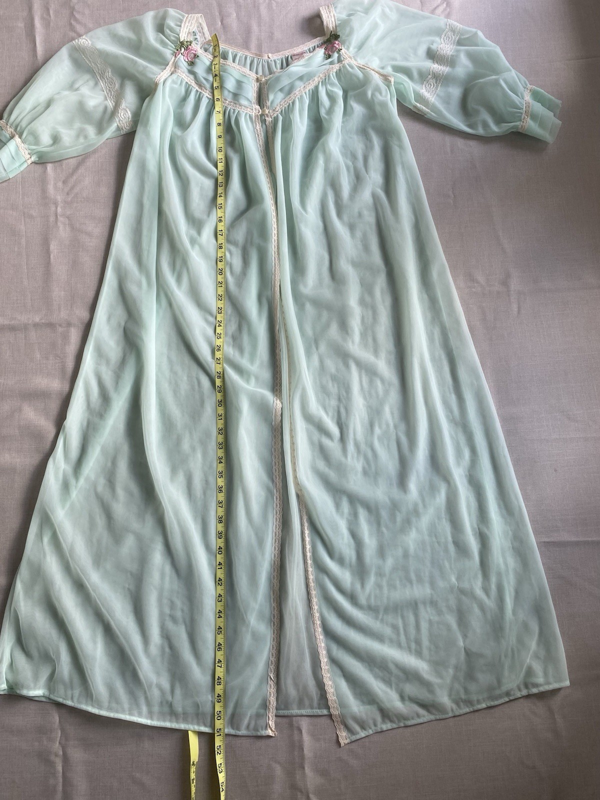 Vtg 1960s to 1970s Slumber Suzy „Dreamwear” peignoir robe Mint Floral Embroidery