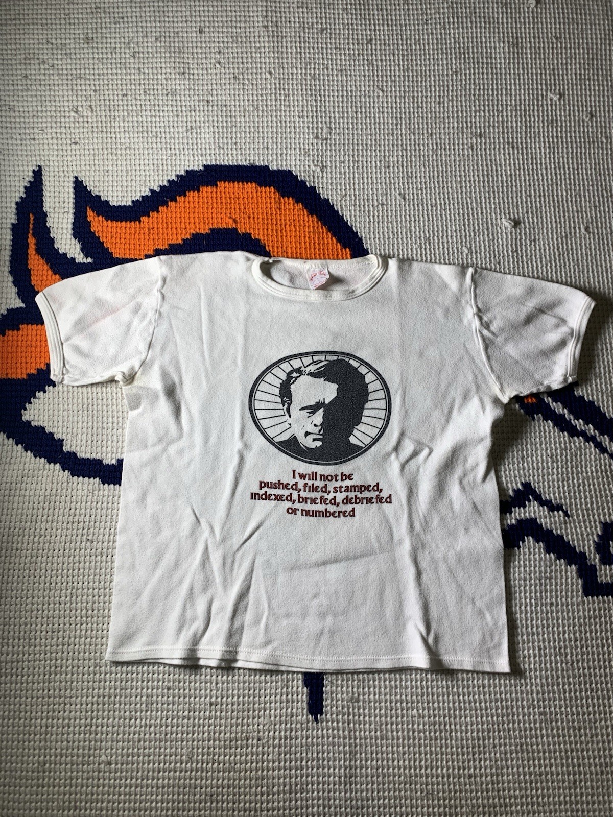 VINTAGE 70s THE PRISONER PATRICK MCGOOHAN WILL NOT BE PUSHED TV WOMENS XL!!!!!!!