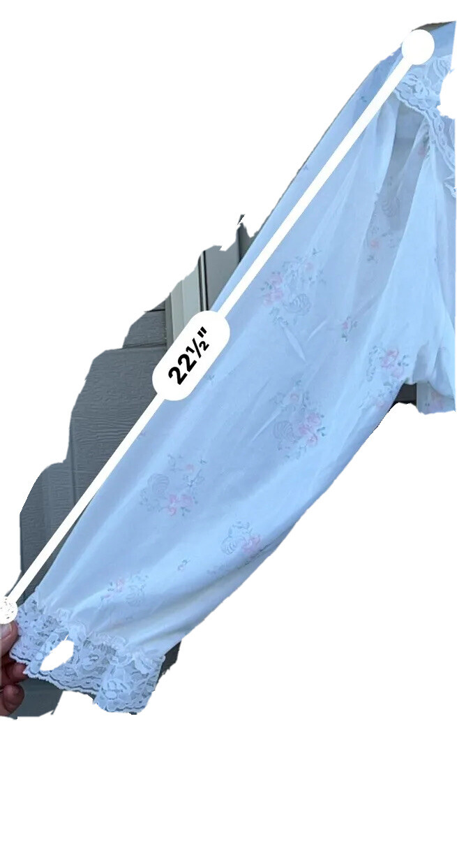 SOFT MOMENTS New York medium robe vintage LONG WHITE NYLON TIES AT NECK LACE