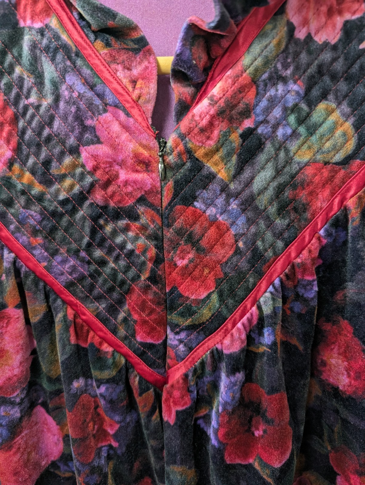 Vintage Appel Floral Velvet Velour Robe House Coat Victorian Granny Size M/L