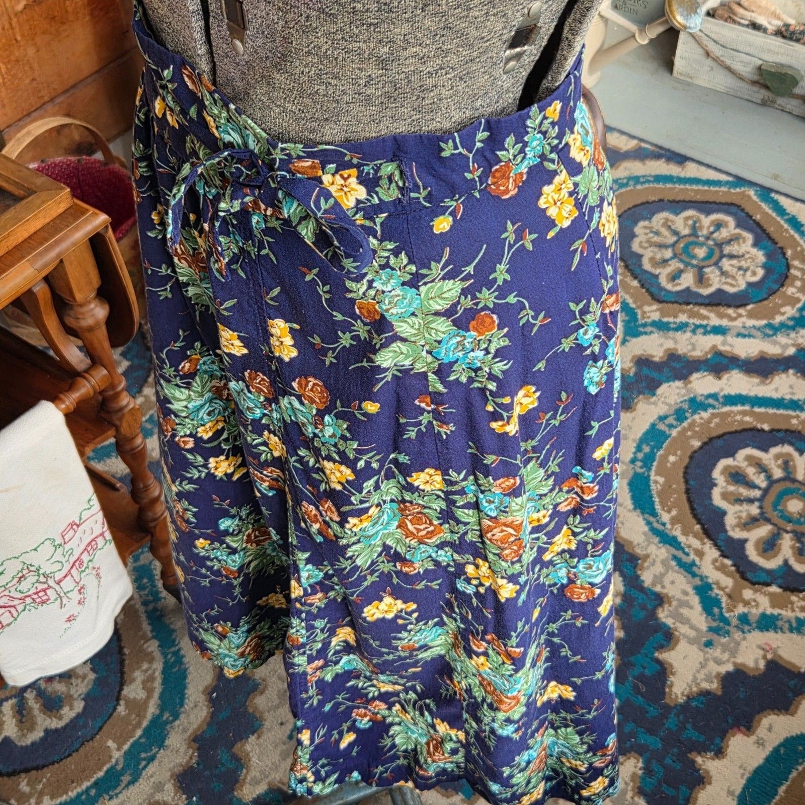 Vintage 1980s Village Square Floral Wrap Skirt Cottagecore Navy Size Small