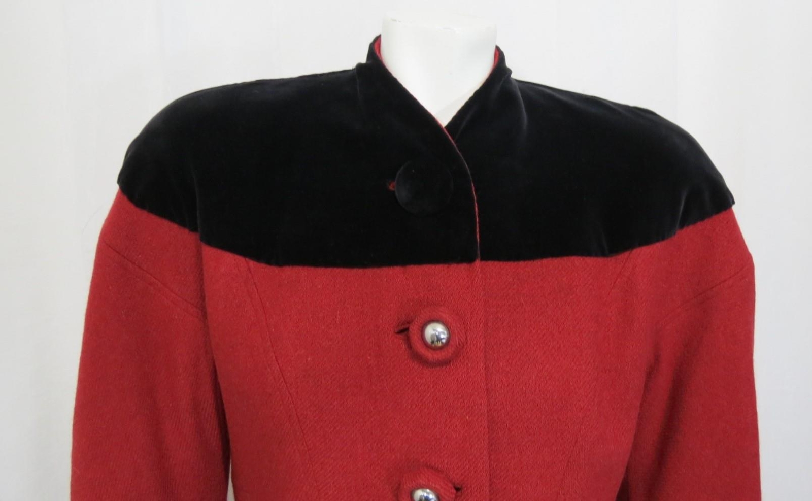 Pauline Trigere Extremely rare 1940’s designer wool and velvet coat. US size M