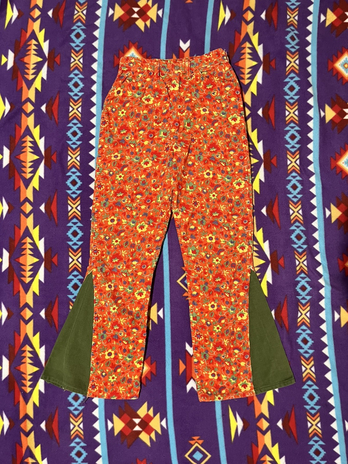 VTG 70s Maverick Blue Bell Corduroy Hippie Floral Women’s Size 11/12 Slim Pants