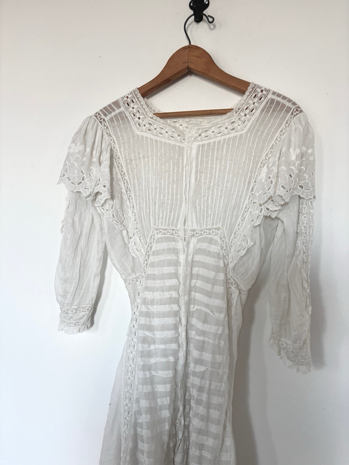 Antique Edwardian Early 1900s Cotton Voile/Embroidered Eyelet Lace Blouse