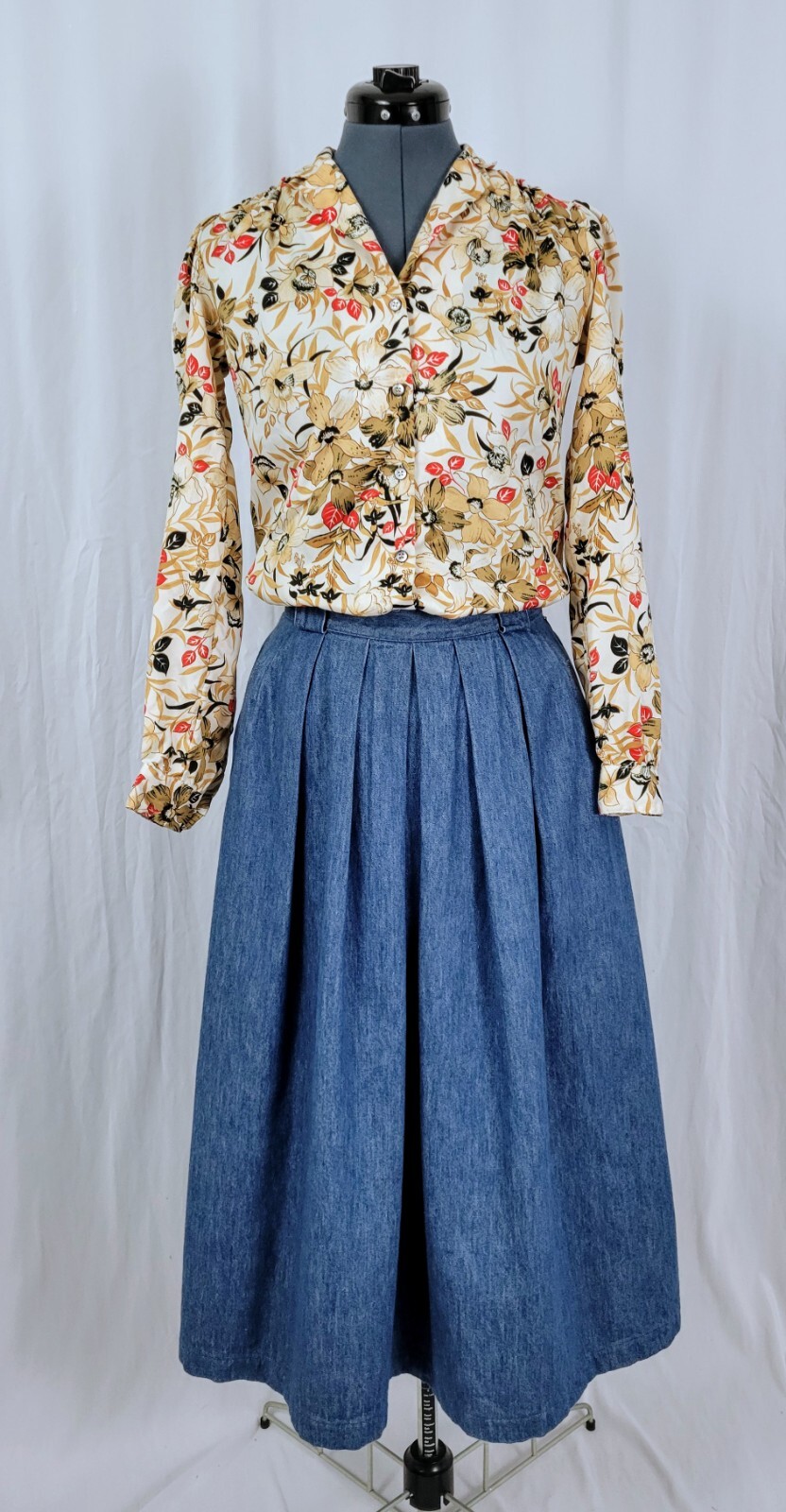 Vintage Levi Strauss Cream Blouse w Tan/Black/Red Florals Size 6