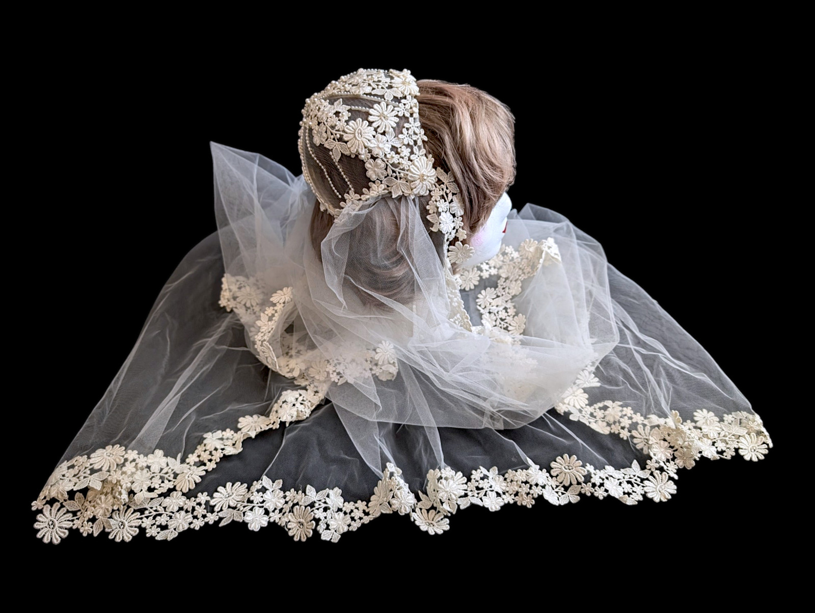 1960s – 1970s Art Nouveau Renaissance White Floral Juliet Cap Headpiece and Veil