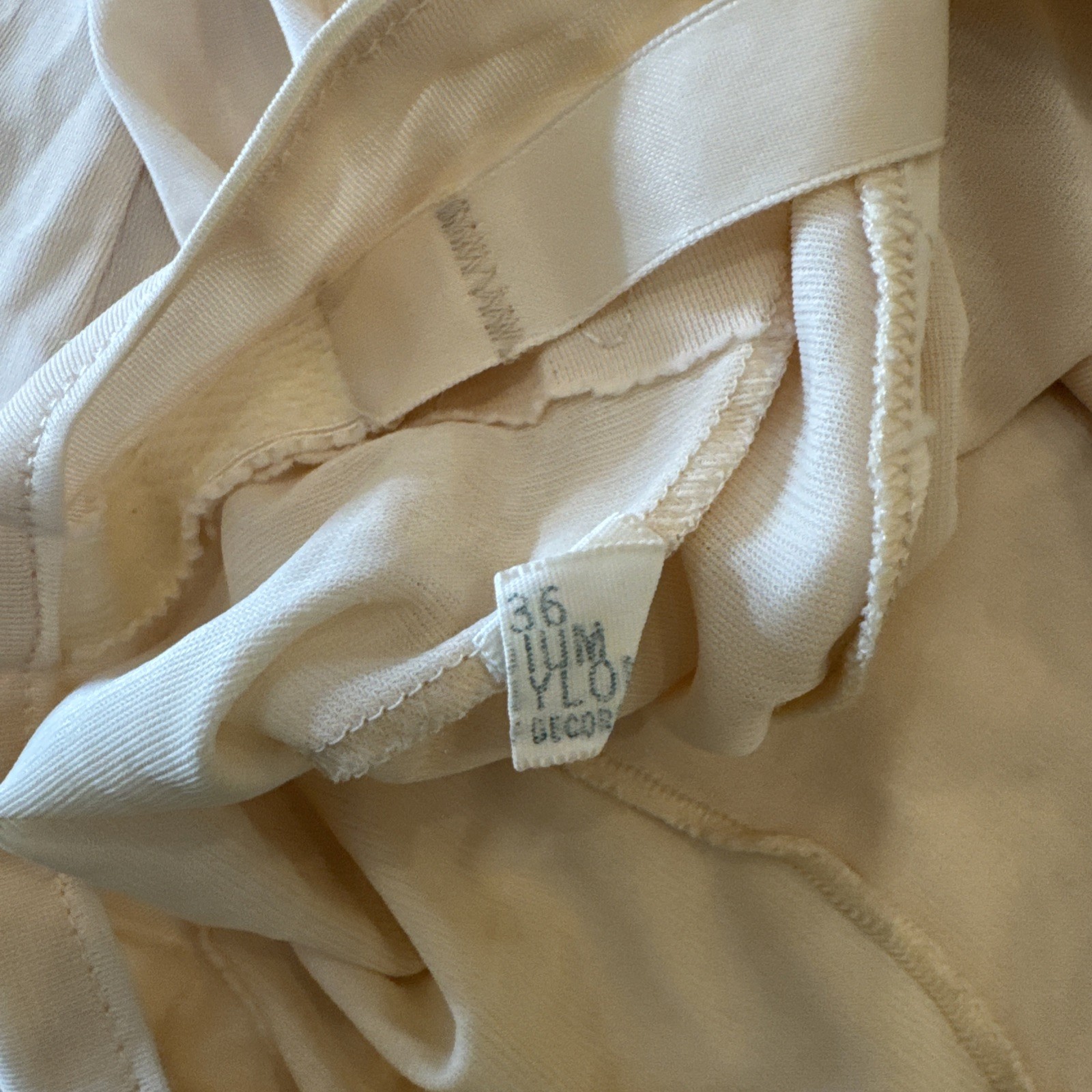 Vintage Women’s Full Slip Size 36 M Medium Nylon 39″ long off white