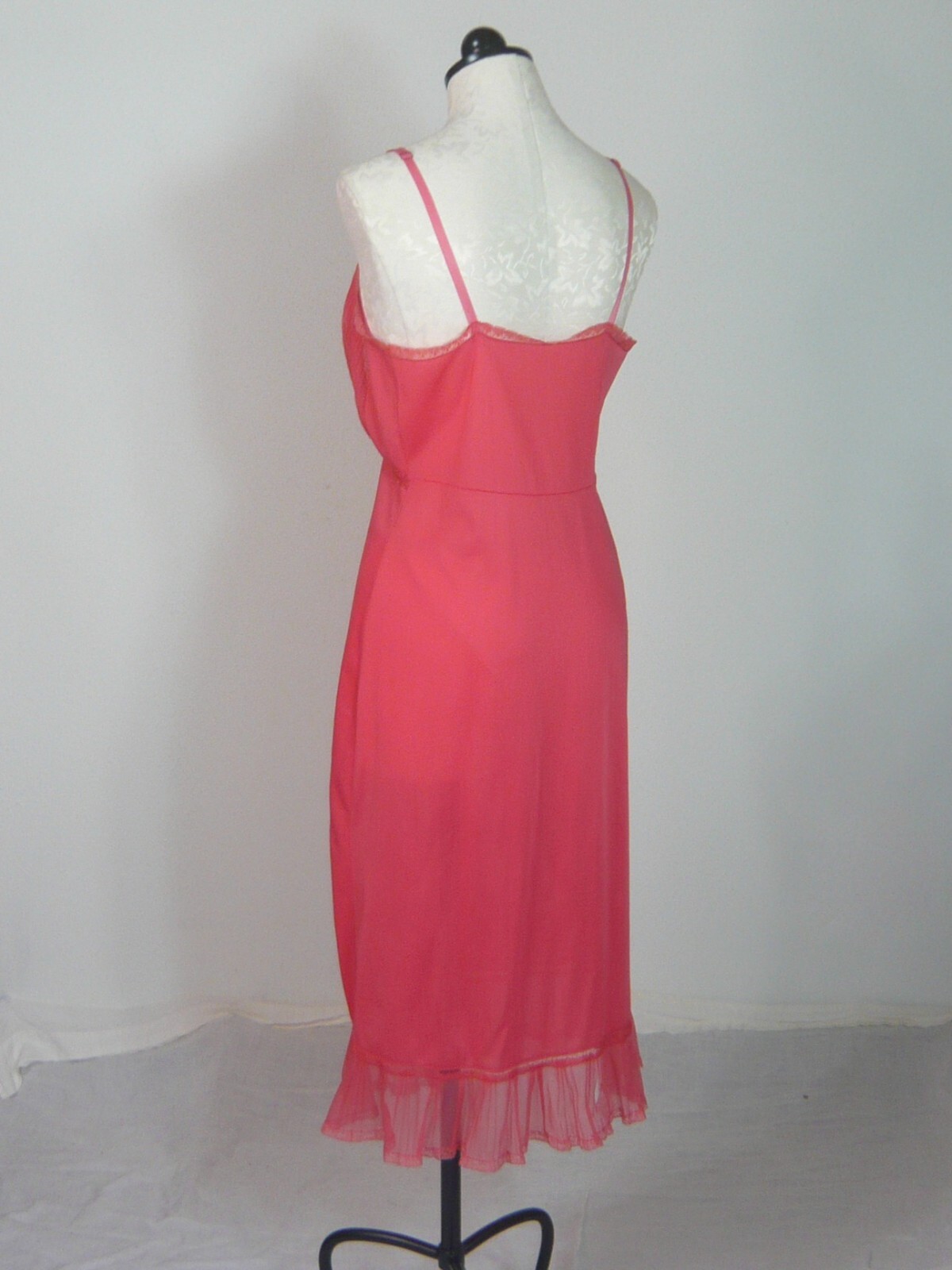 EVETTE RUNPROOF vintage 50s red NYLON SLIP sheer pleats 38
