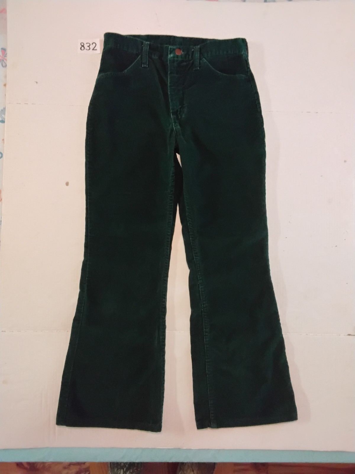 VTG 70s Wrangler Green Corduroy Bell Bottom Jeans Women’s 28×28 Hippie Boho