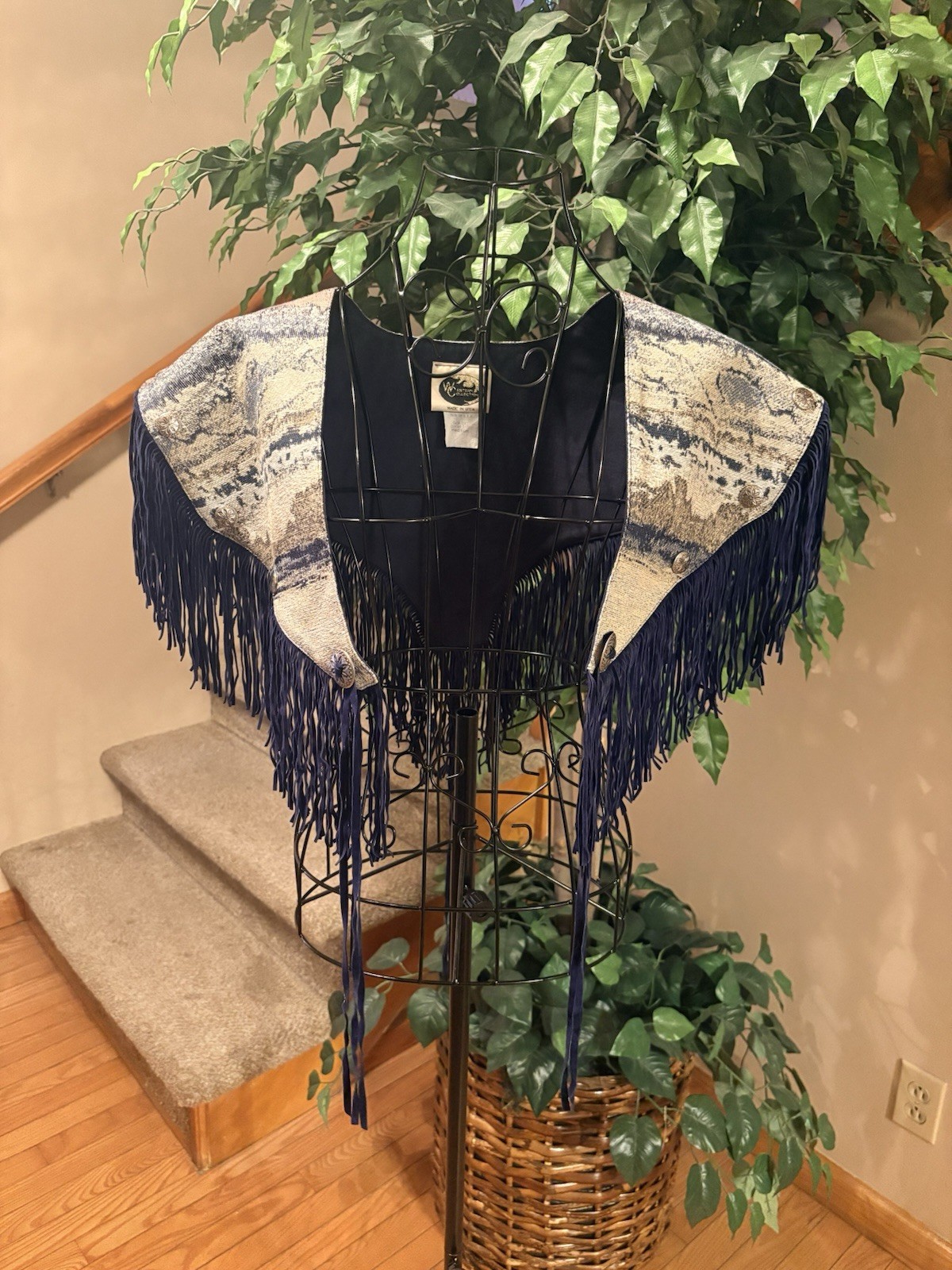 Vintage Western Collection Fringe Tapestry Shawl Size M Aztec Southwest Cowgirl