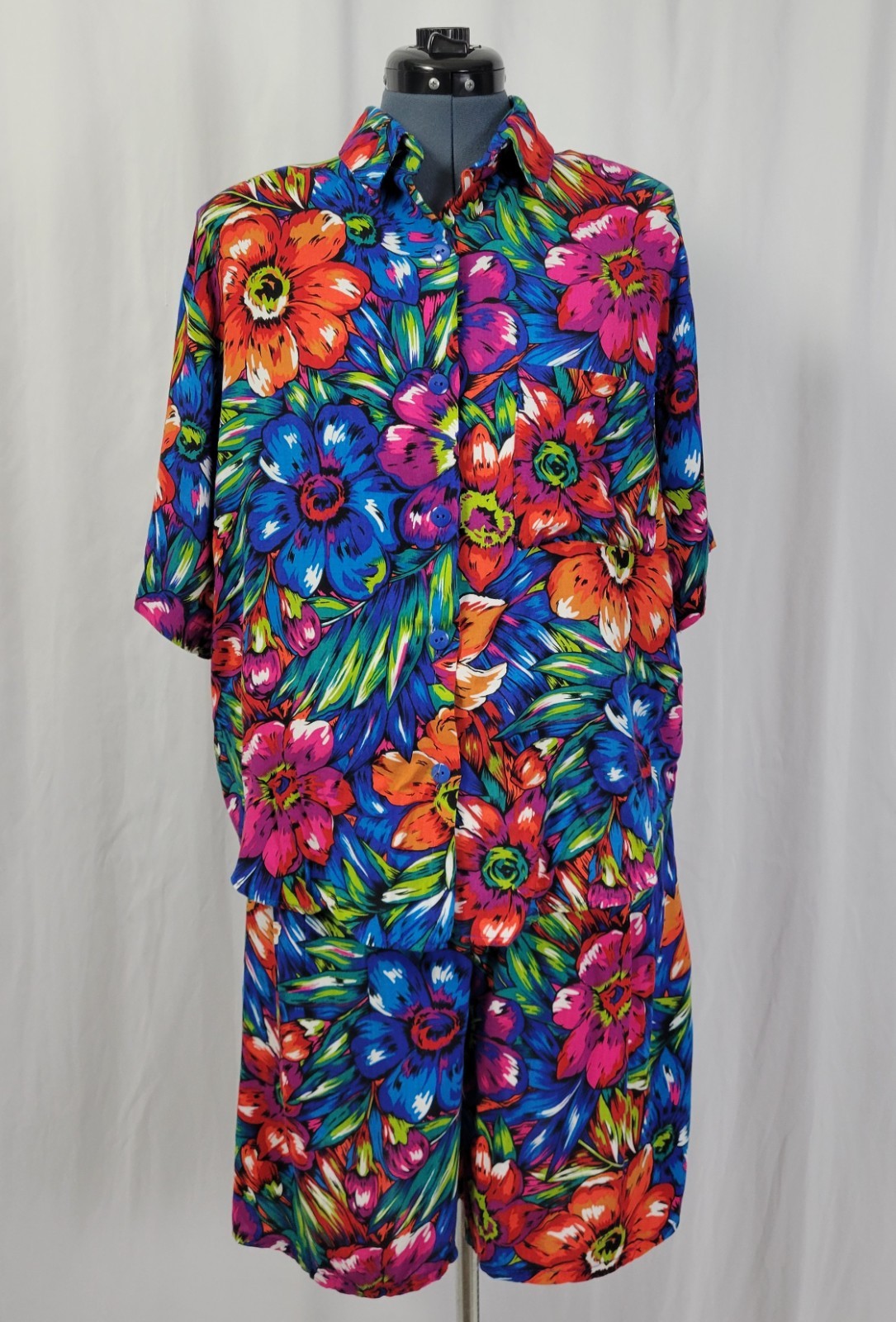 Vintage Grand Nouveau Bright Floral Top & Pleated High Waisted Shorts Size Large
