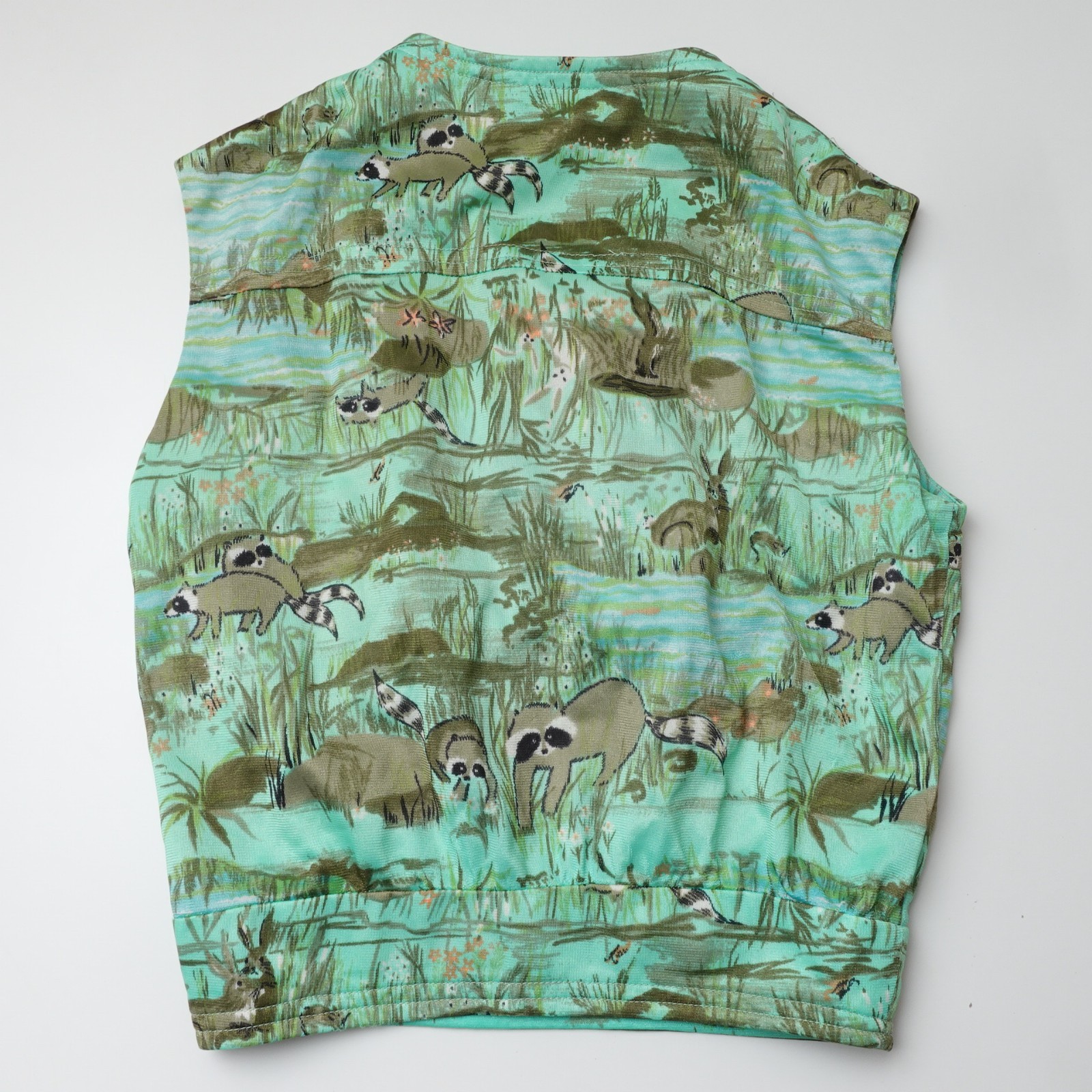 Vintage 1970s Women’s All Over Print XS Raccoon Crop Shirt Sleeveless Bunny 70s
