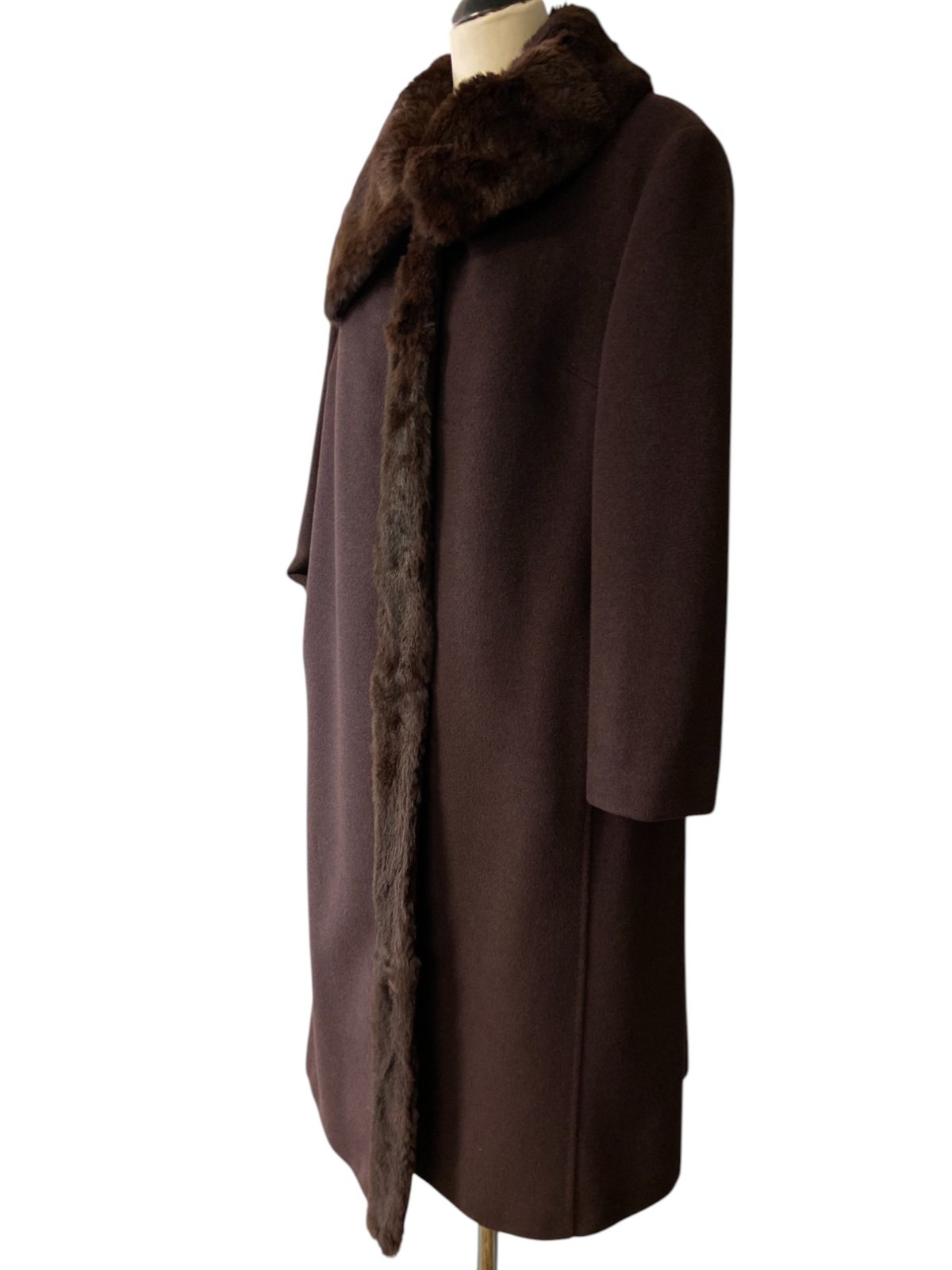 Women’s 80’s Vintage classic coat by Mura | Wool, Cashmere, and angora | EU 44