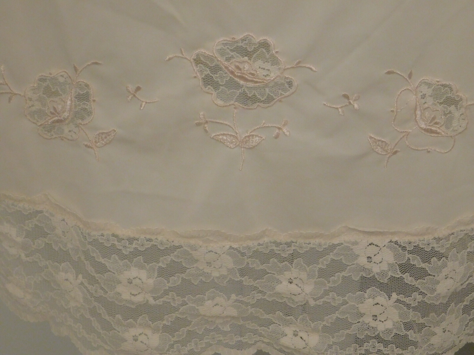 Vtg 1960 Greenco Maid Tricot Size Medium Beige Peach Half Slip Rose Lace Design