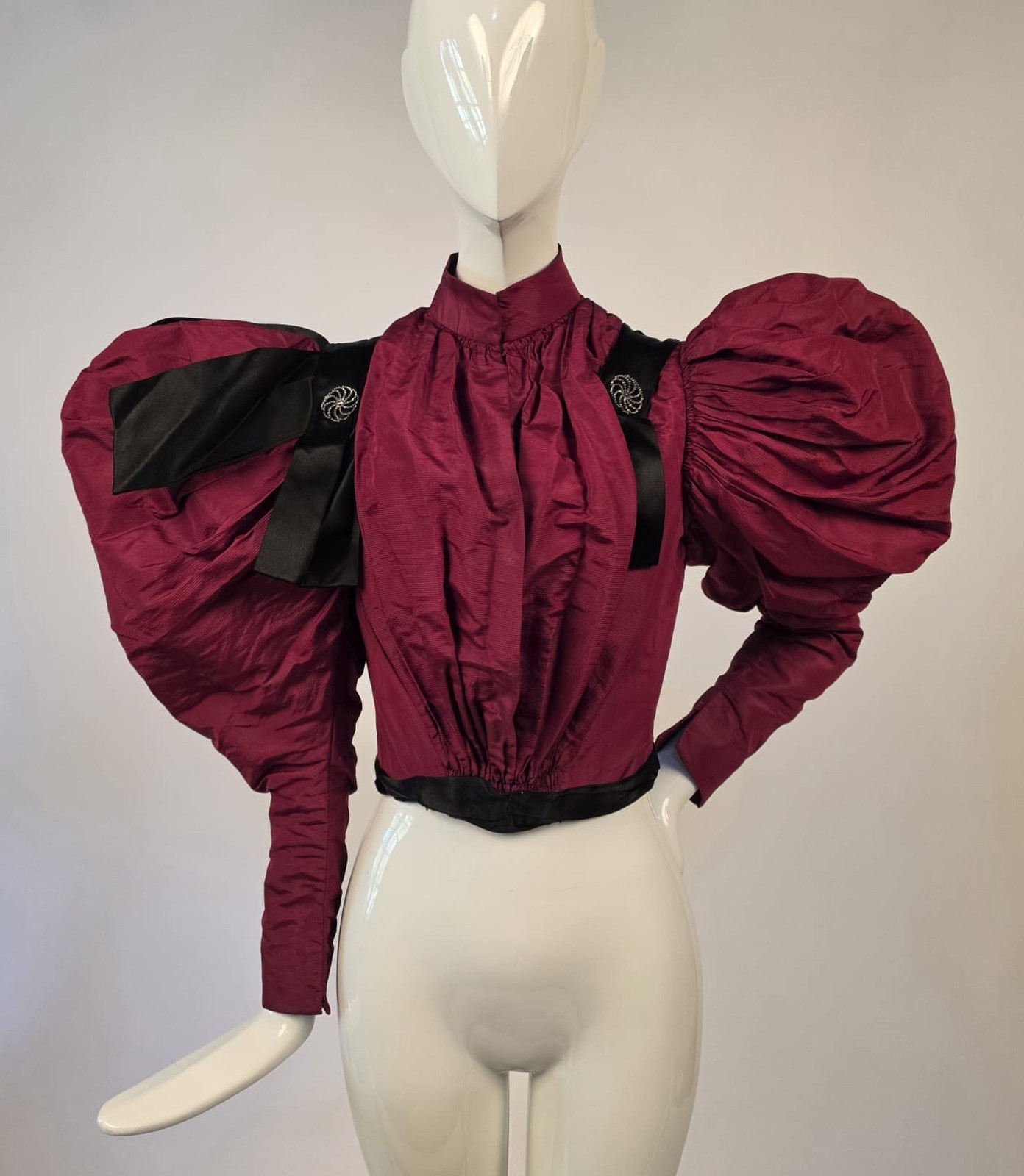VICTORIAN 1890’S RED SILK BODICE W HUGE BALLOON PUFF MUTTON SLEEVES