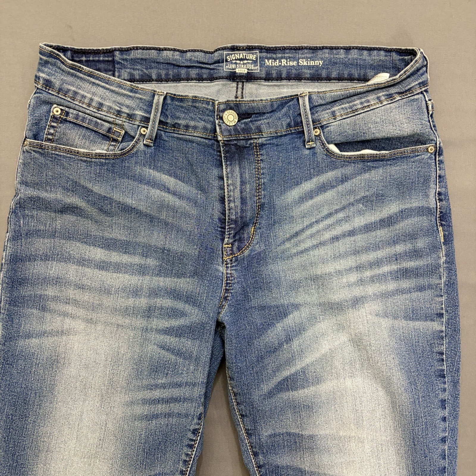 Levi Strauss Women’s 32×30 Mid-Rise Skinny Blue Jeans