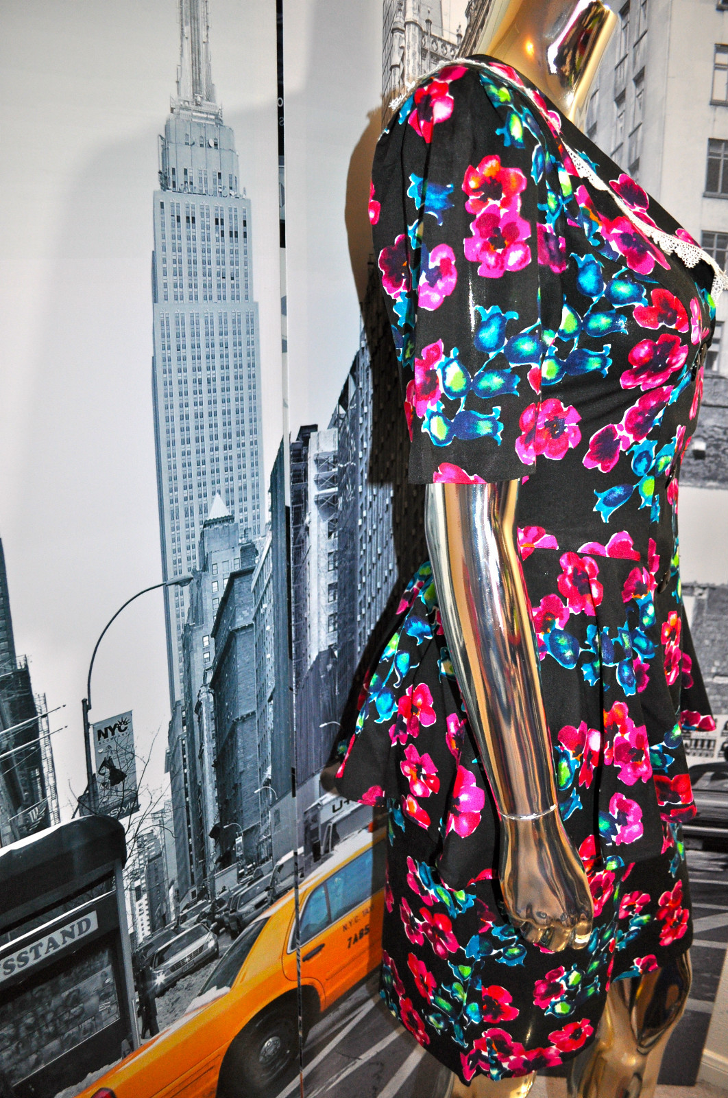VINTAGE 80’S BOLD SHOULDERS BRIGHT MULTI FLORAL PEPLUM DRESS SIZE 3/4