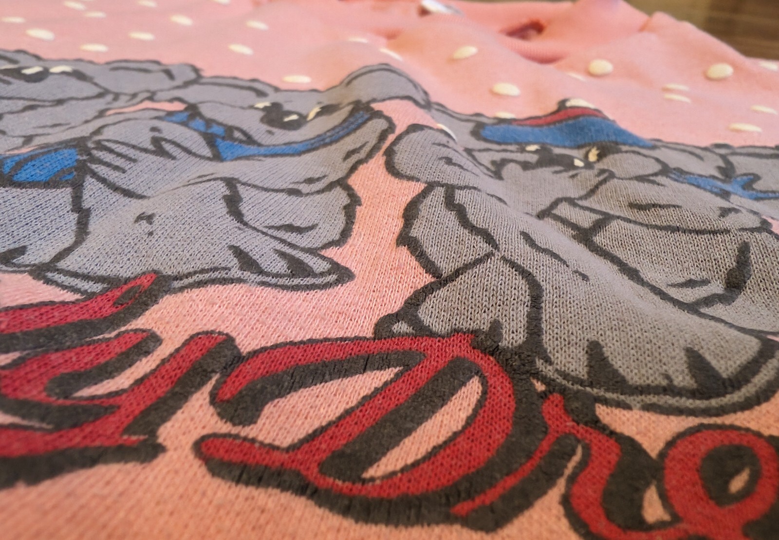 Vtg „Bearly Dressed” Koala Sweatshirt – Medium (?) – Pink Pullover Cute Joke Pun