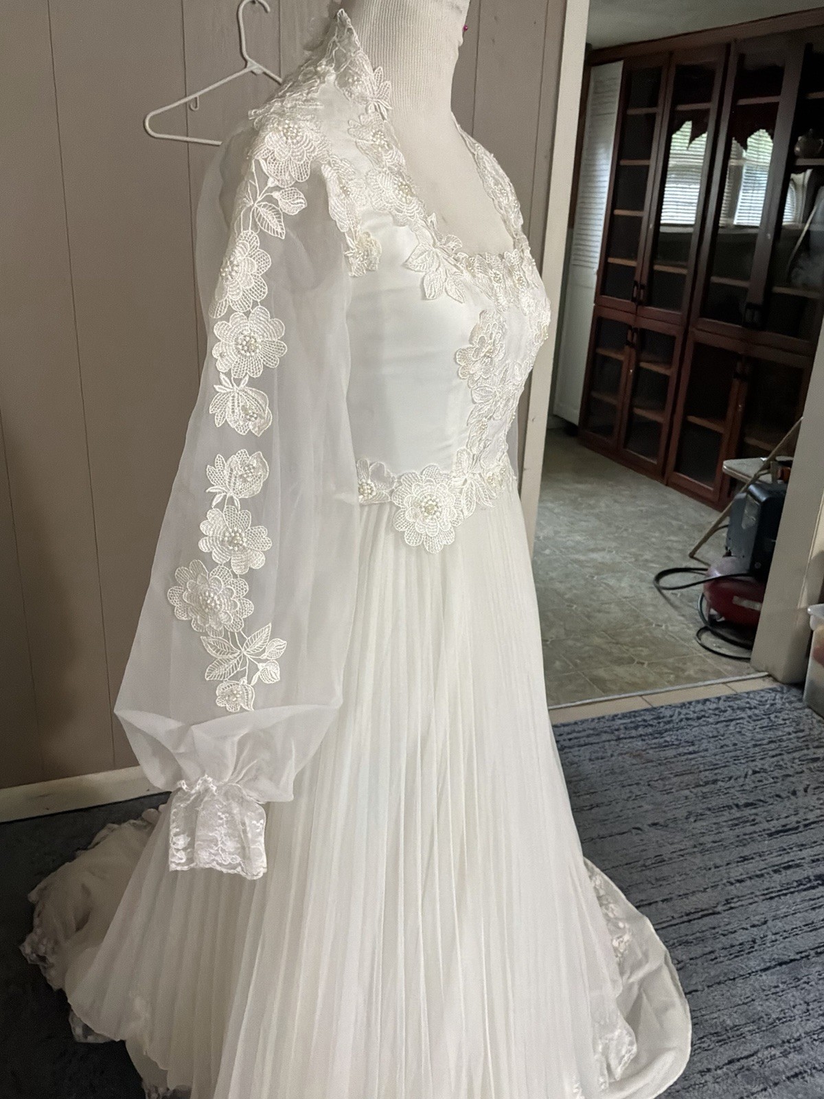 1960’s Vintage Wedding Gown Regal Neckline Delicate Lace Petite XS