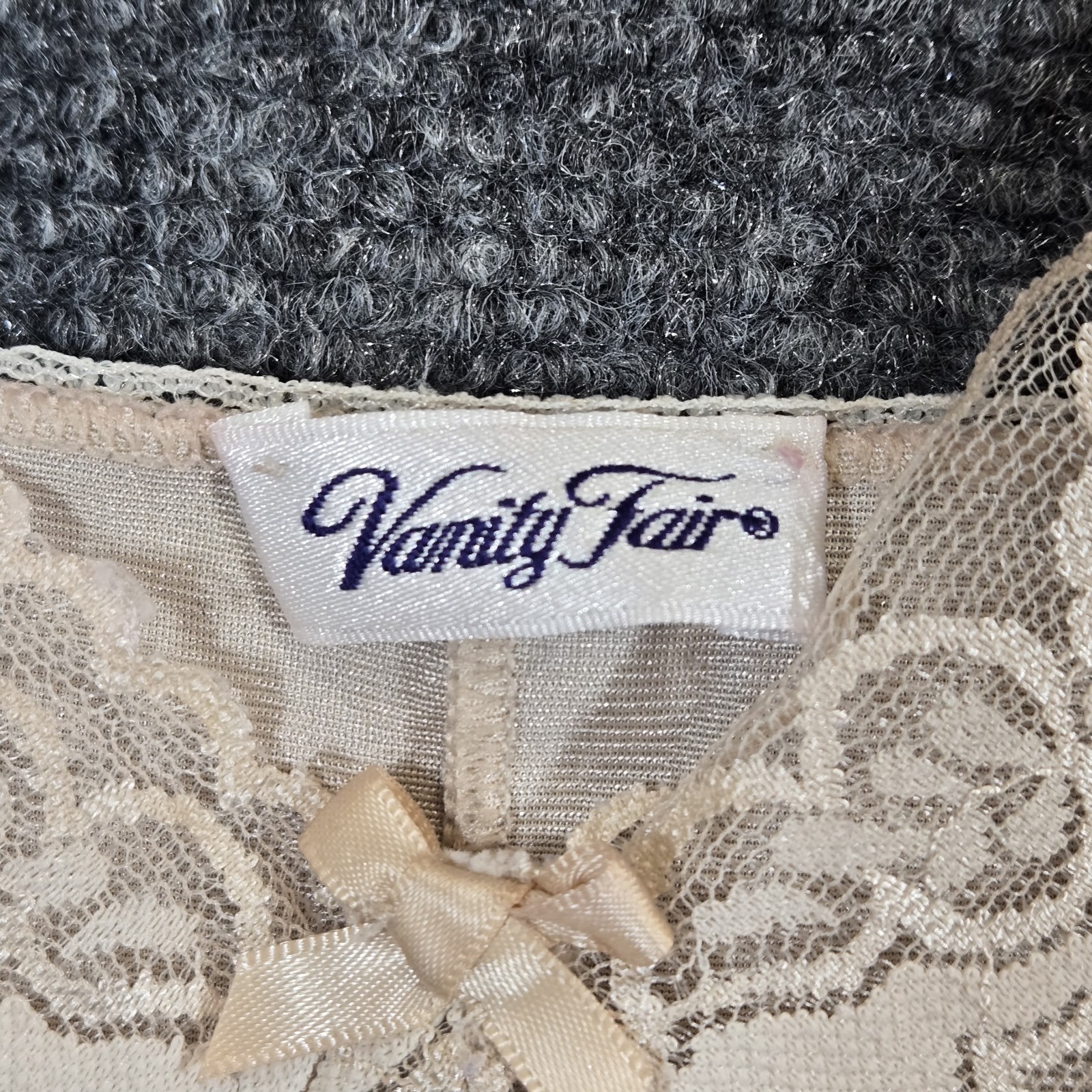 Vtg Y2k Vanity Fair Sexy Beige Satin Floral Lace Camisole Top Sz 40 Romantic