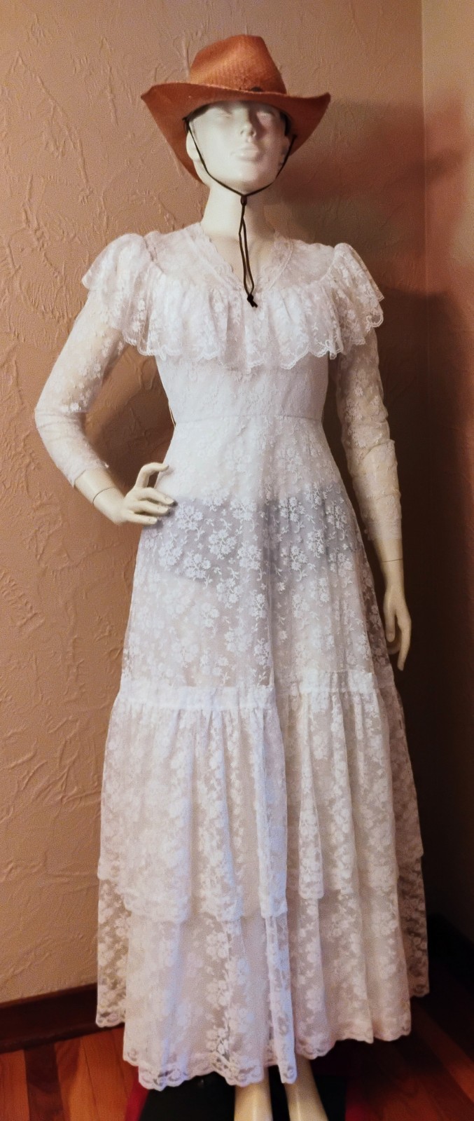 VTG 70’s „Pronuptia Paris” White Lace Prairie Dress/Gown 38 or 8 or Today’s 6