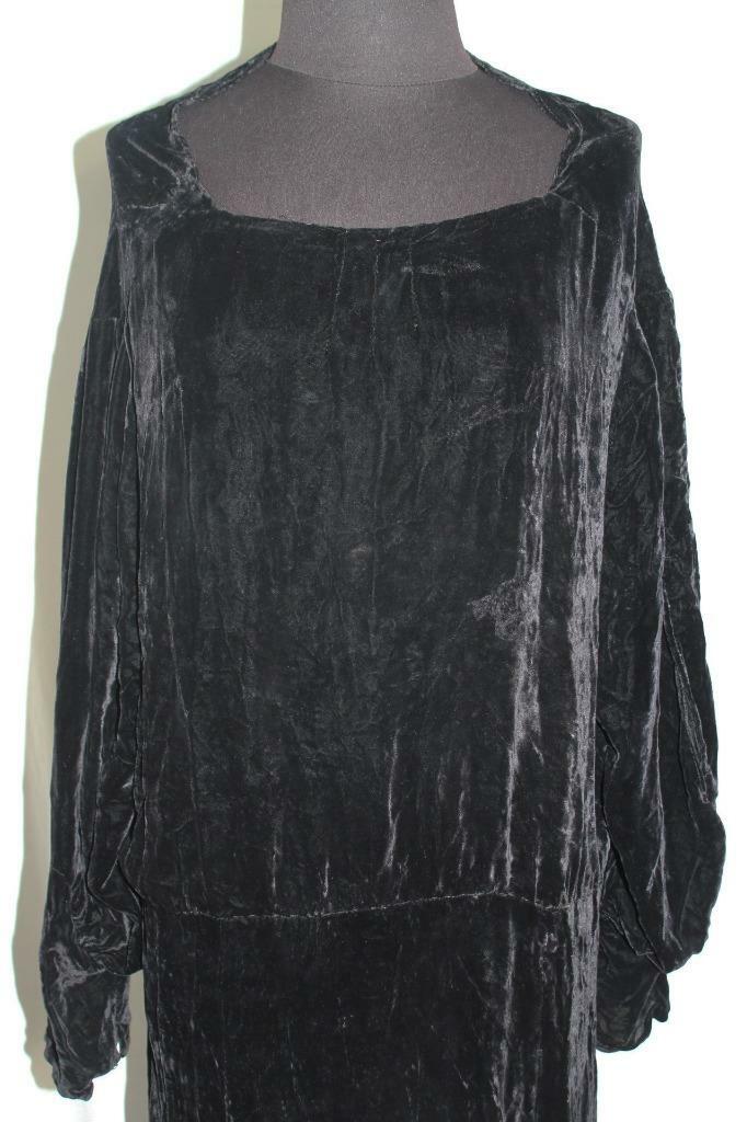 VERY RARE PLUS SIZE 22-24+ VINTAGE 1930’S-1940’S LONG BLACK VELVET DRESS