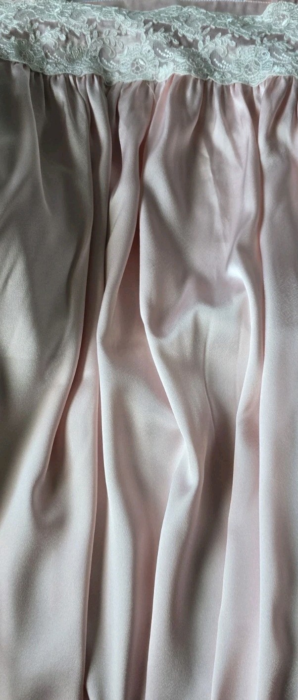 Vtg 90’s Oscar De La Renta Pale Pink Liquid Satin Nightgown Lace Trim! XS