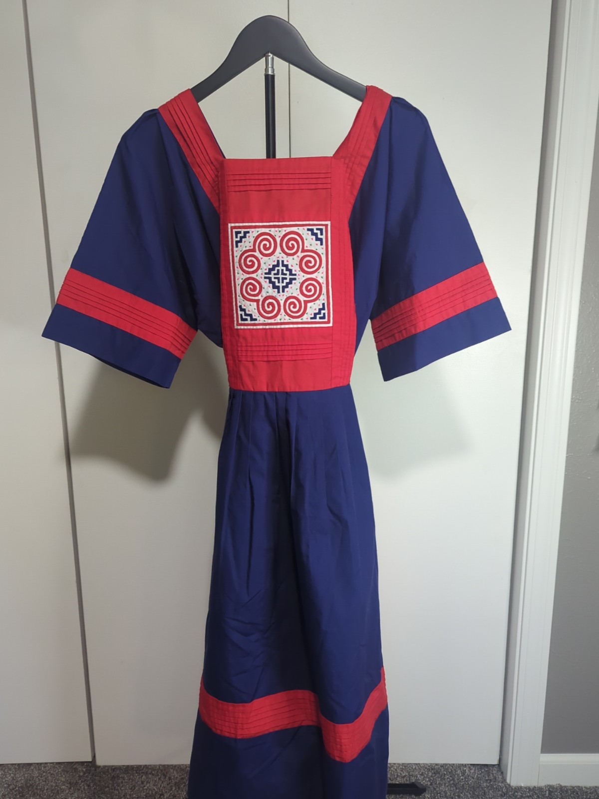 Thailand Dress Hand Embroidery Designed By Vanida Size S/M Has A Tie Back (Rk)