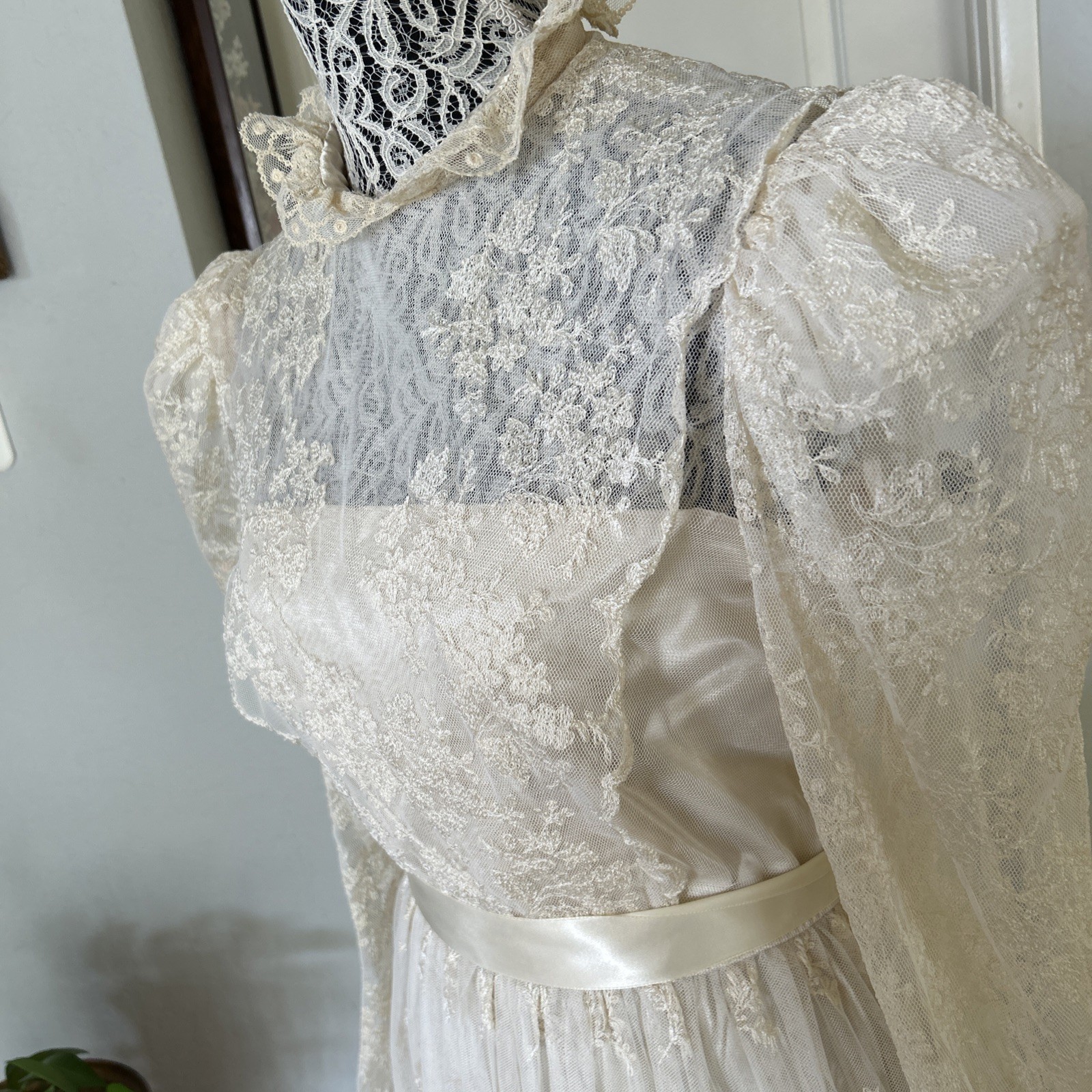 Vintage Victorian Ecru Wedding Dress Net Lace B-38” W-28” H-42”