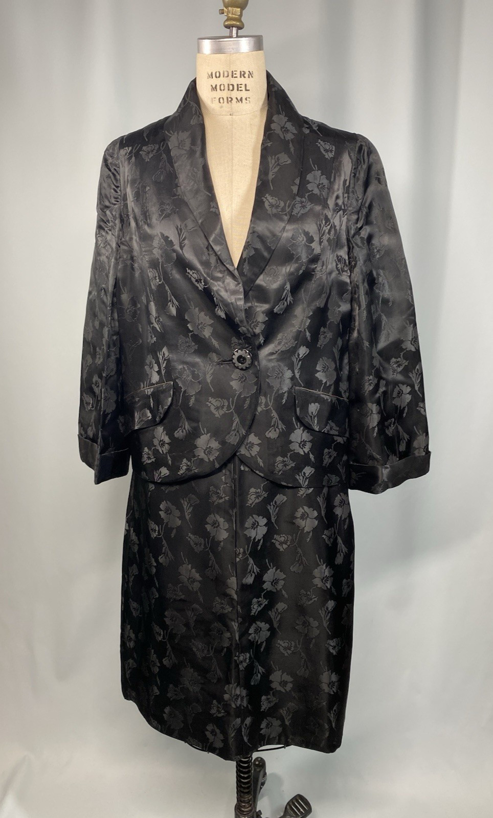 Vintage Skirt Suit SIZE LARGE black jacquard tailored classic 50s 60s goth