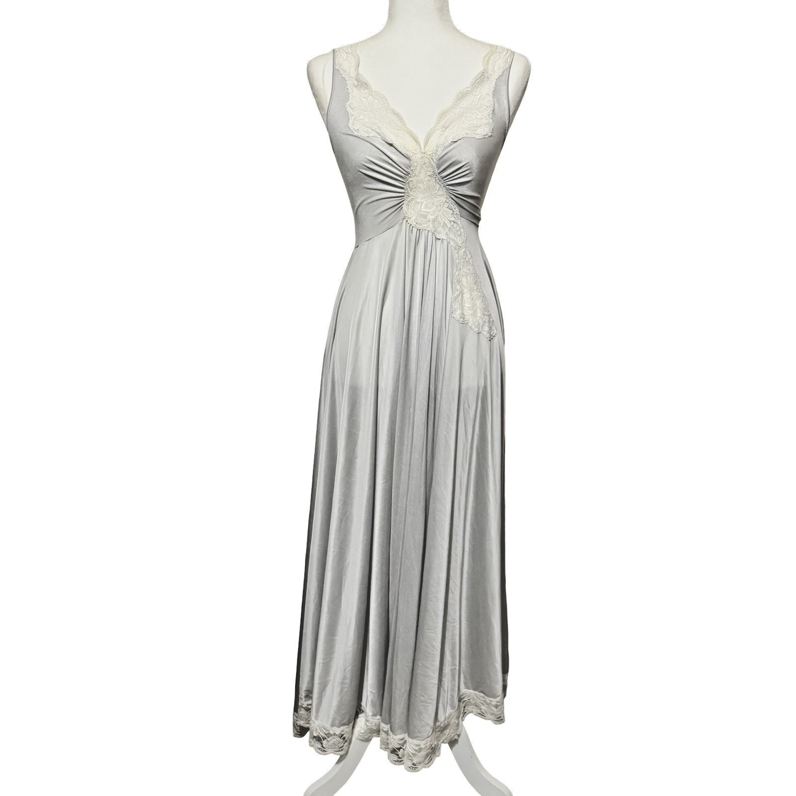 Vintage Olga Gold Designer Collection SILVER & LACE Nightgown size Medium 9277