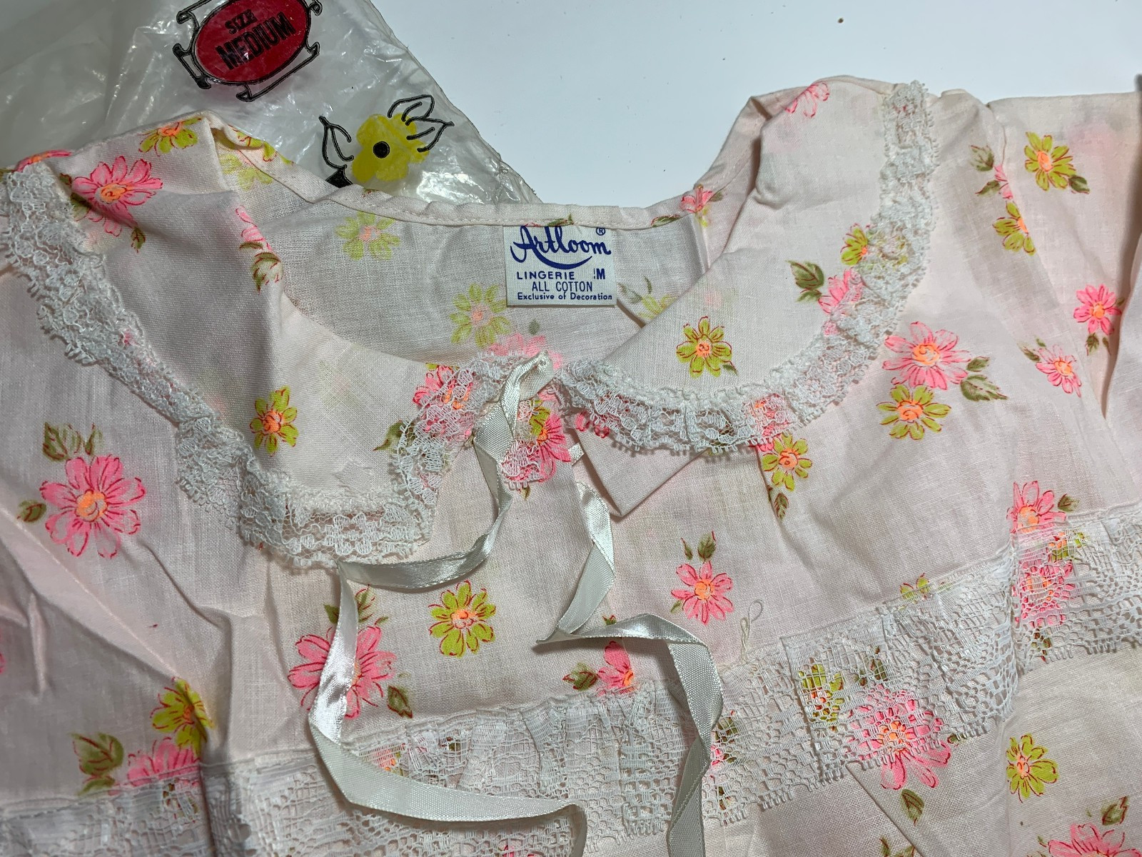 Vtg Artloom Lingerie 2 Piece Pajama Set – Size M – NOS – Florescent Floral Pink