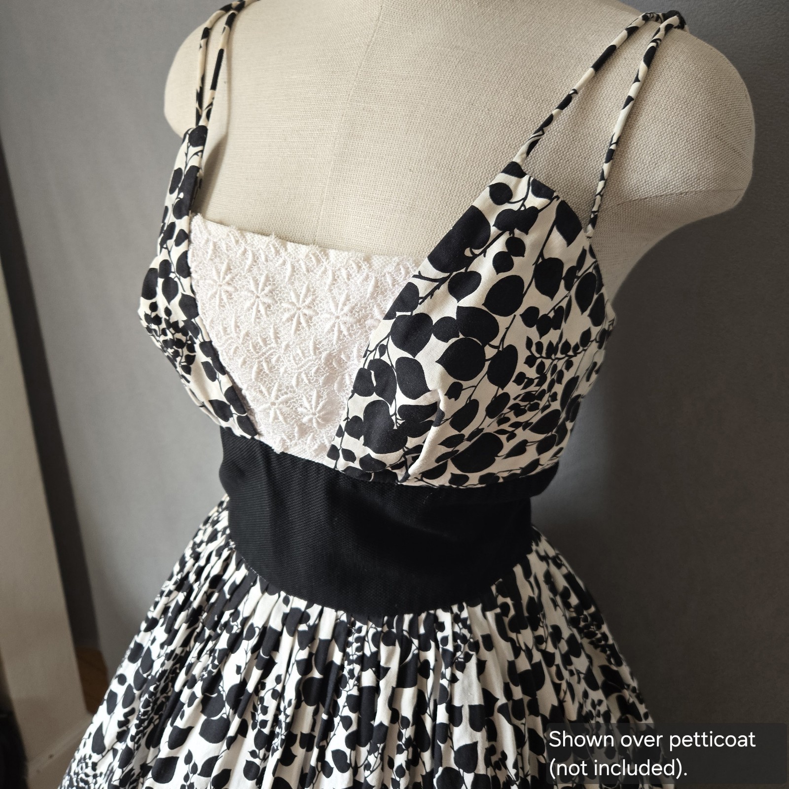 Vintage 50s Black & White Dress Full Skirt Waist 25 in