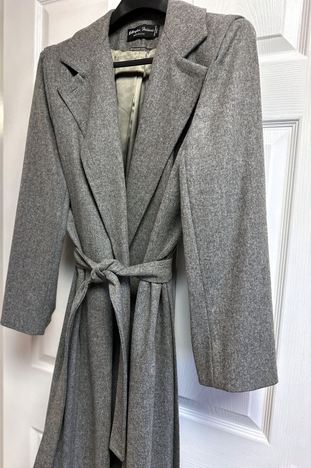 Vintage Women’s Wellington Fashions „Featherlite” Long 100% Wool Coat 46″ Bust