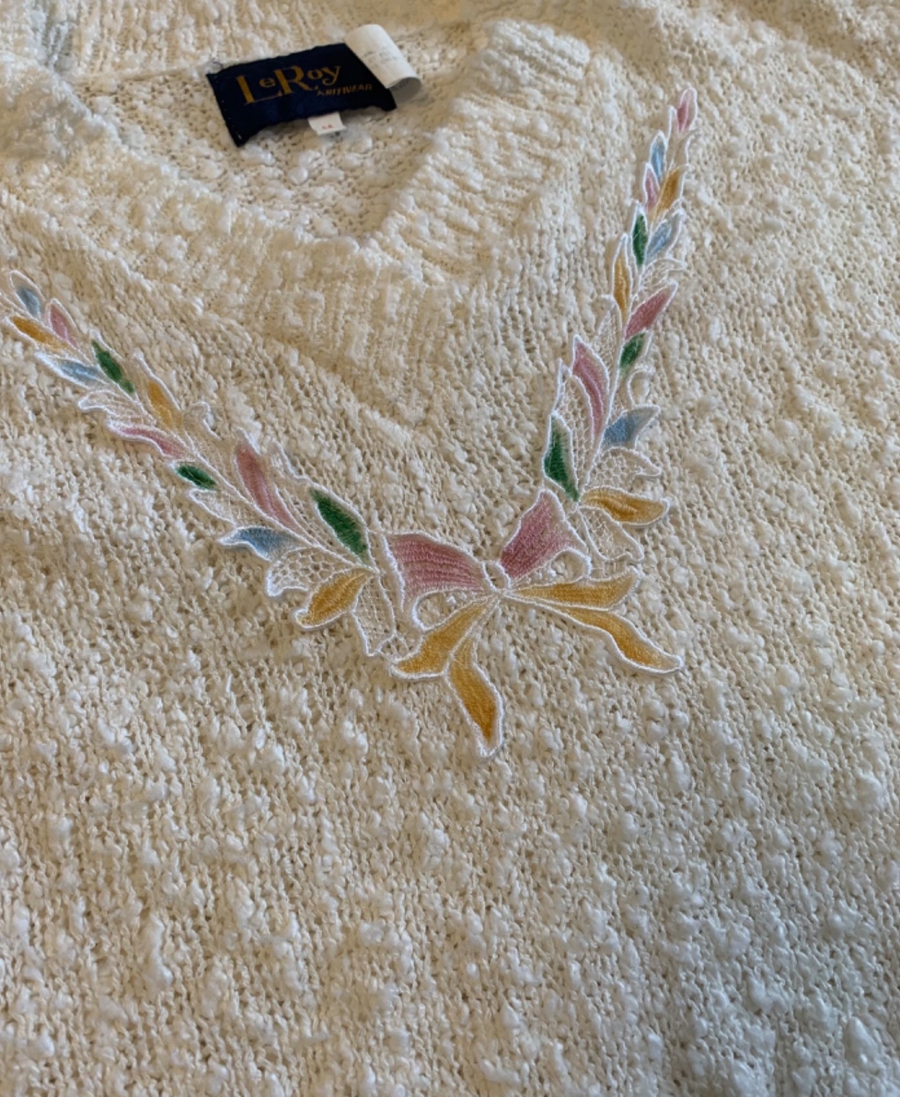 Vintage LeRoy Knitwear Cream Textured Sweater w/ Pastel Appliqué Grandmacore