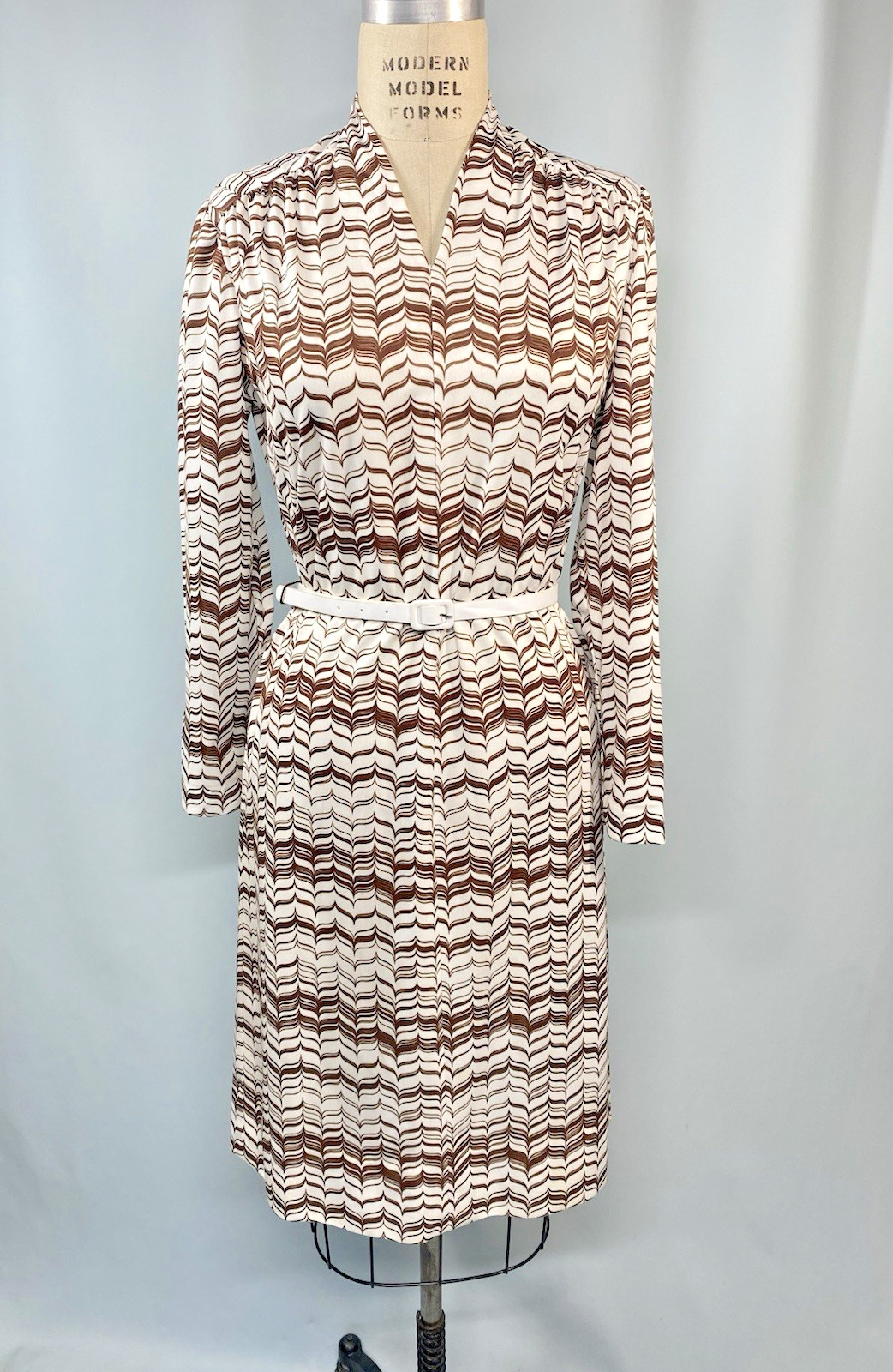 Vintage Dress SIZE MEDIUM 12 white brown zig zag NELLY DON 70s 80s modest