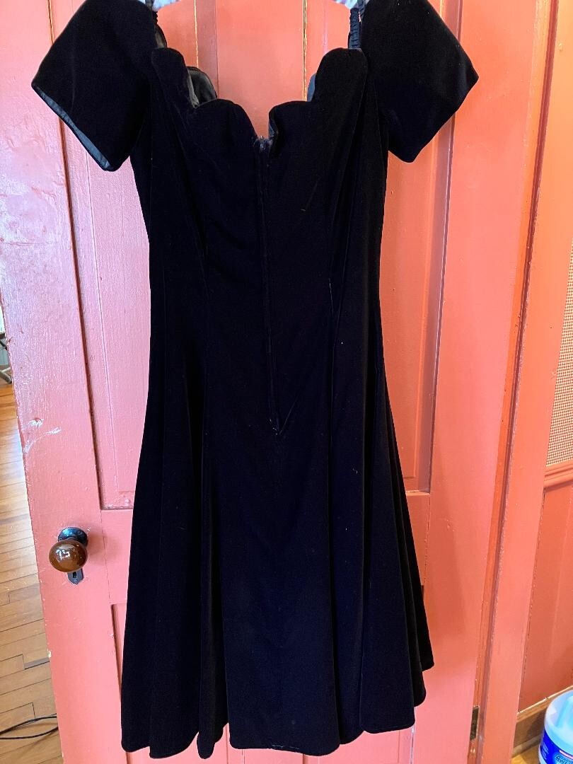 Vintage 80’s KAREN LUCAS for Niki Off Shoulder Black Velvet Dress Size 10
