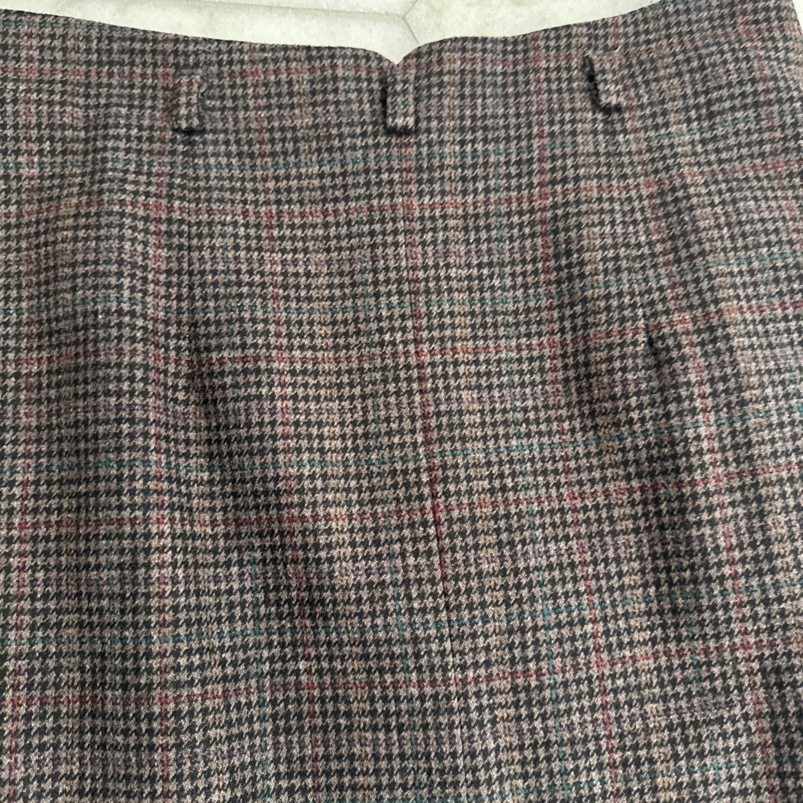 St. Johns Vintage 1980’s, Tweed/Houndstooth skirt, W 6-8 pleats, Trending 2025