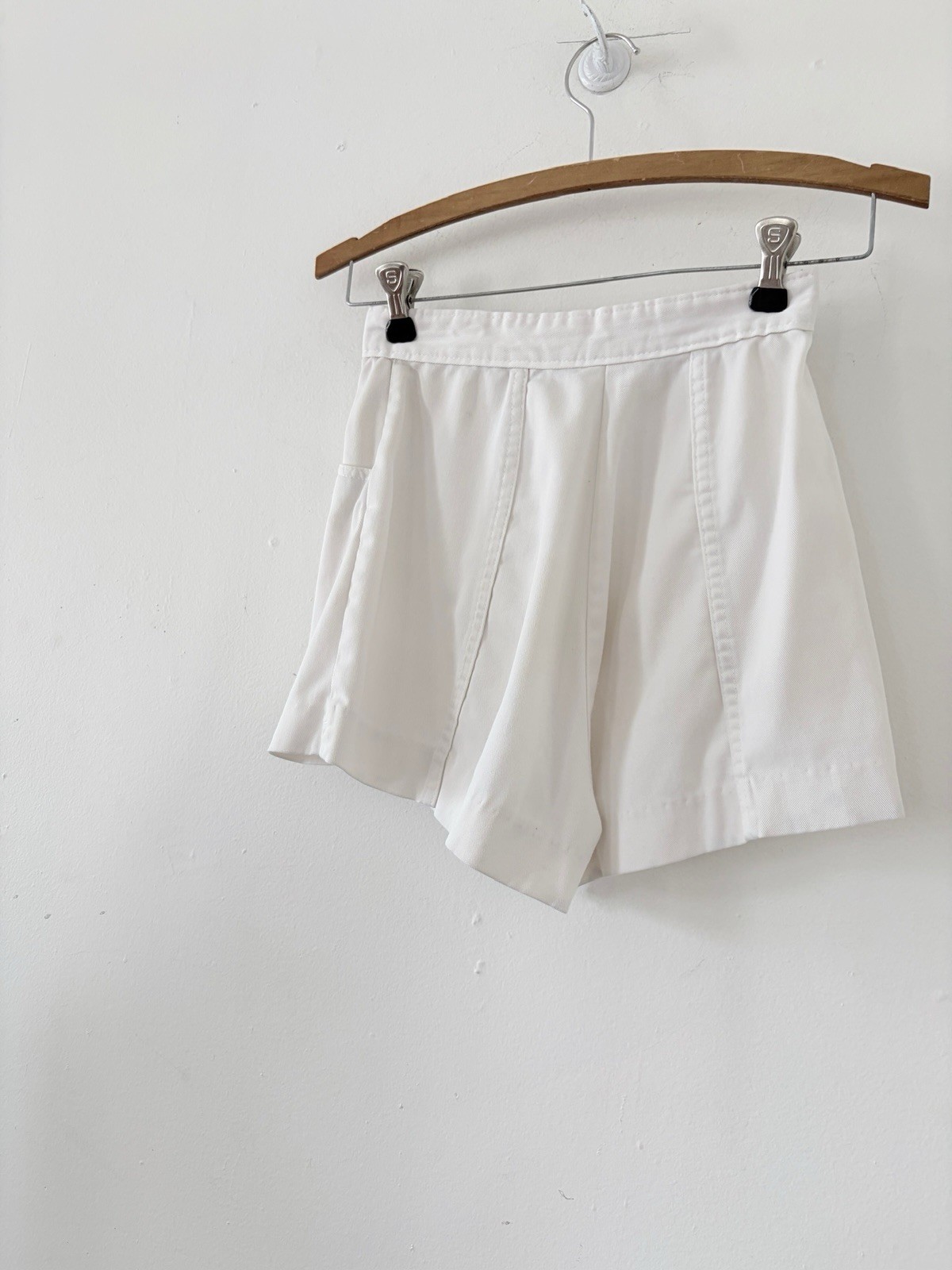 1970s Court Casuals High Waist White Tennis Skort Shorts Stretch Twill Patina 24