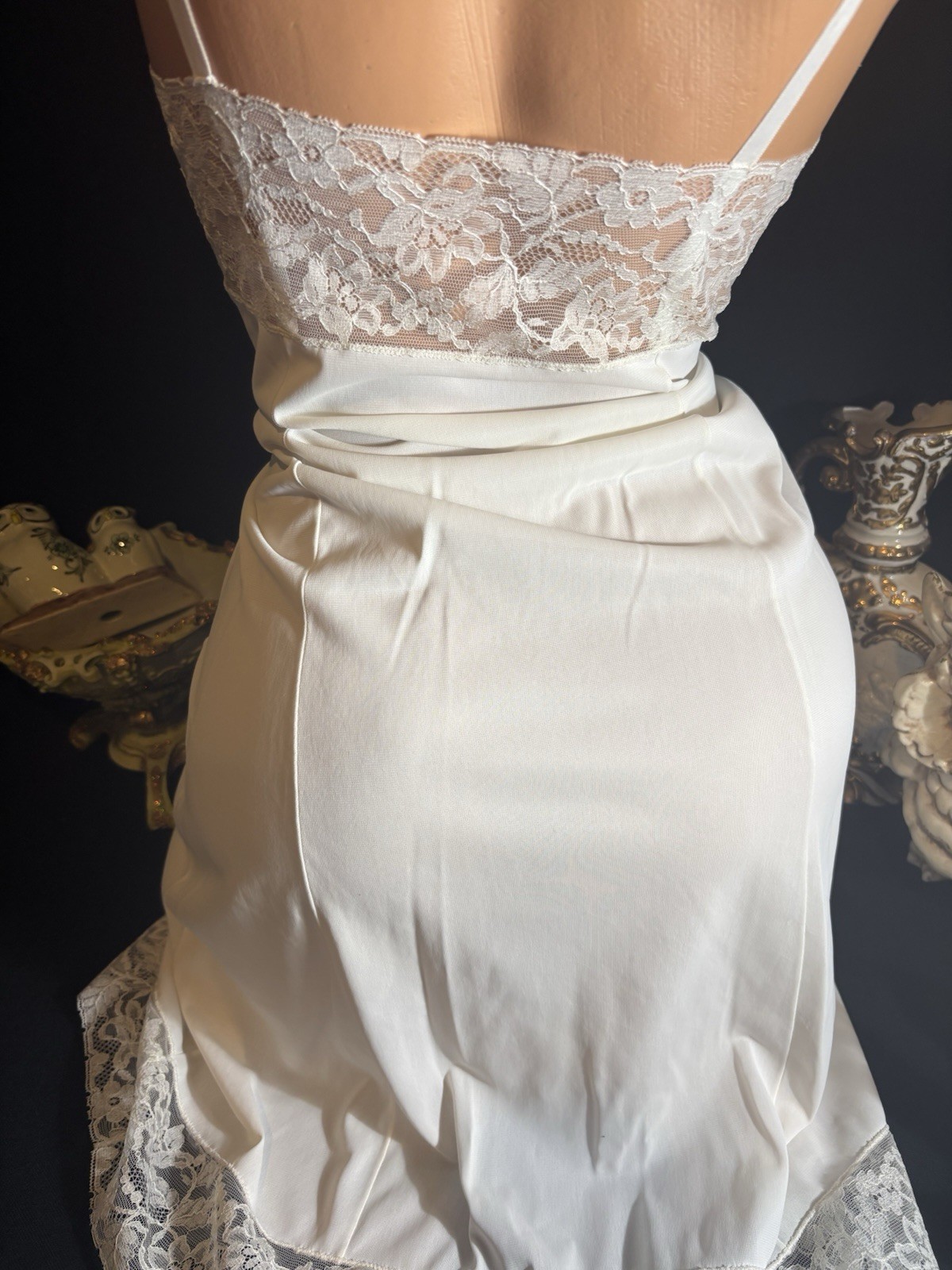 Vtg SILKY SOFT SLIP GOWN CHANTILLY LACE NIGHTGOWN Negligee WOMAN SLIP