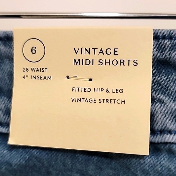 NEW UNIVERSAL THREAD VINTAGE DENIM STRETCH MIDI SHORTS FITTED HIP AND LEG SIZE 6