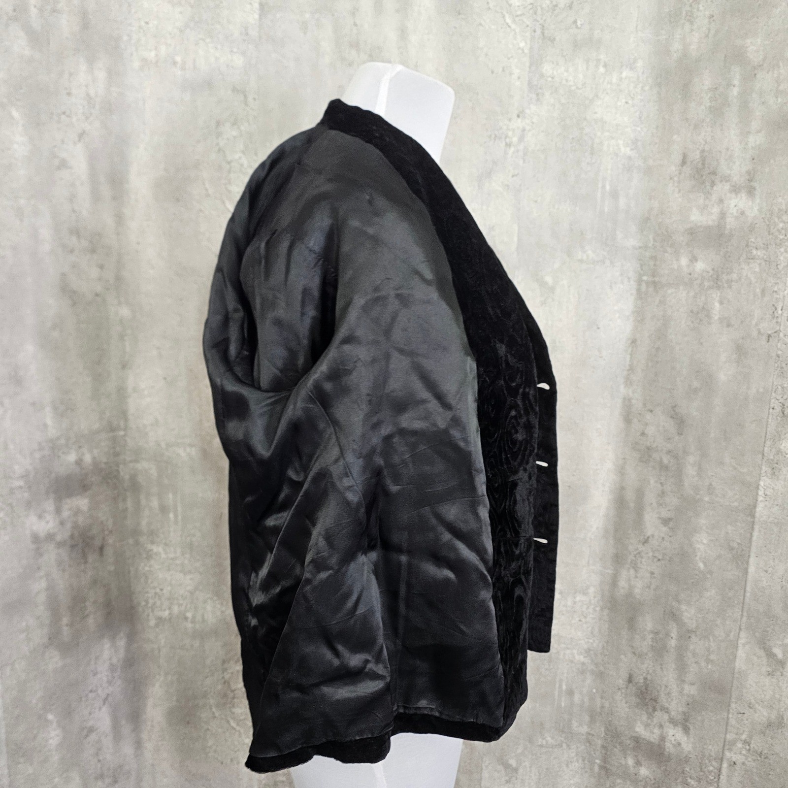 Vintage Black Embossed Velvet Jacket Womens L Gothic Witchy Evening Coat