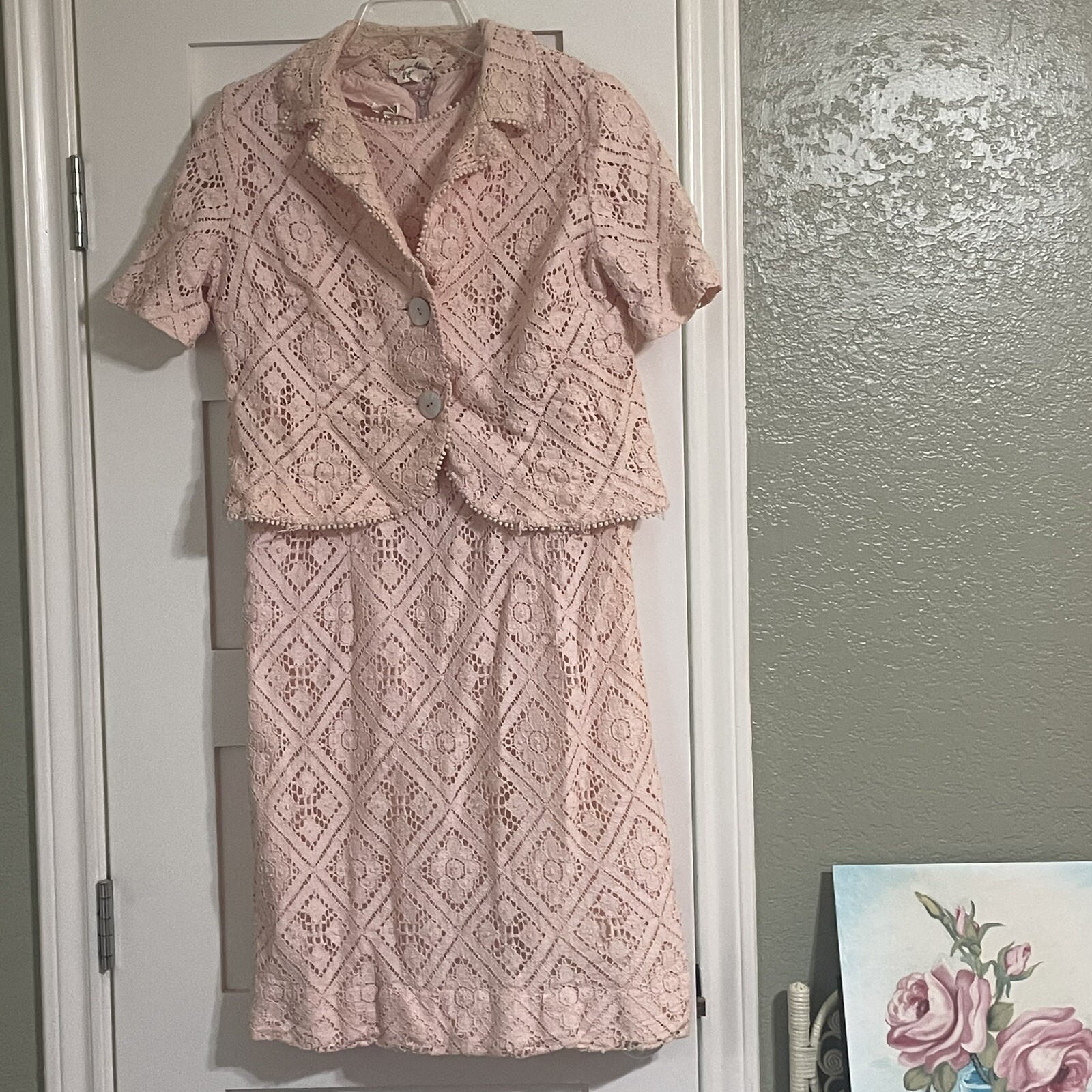 VTG 60’s Amy Adams Lace Dress & Short Sleeve Jacket Suit Set 38″ Bust Pink