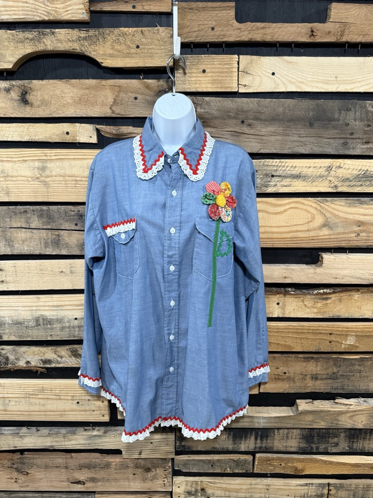70s Women’s Osh Kosh B’Gosh Boho Embroidered Chambray Lace Detail Shirt large