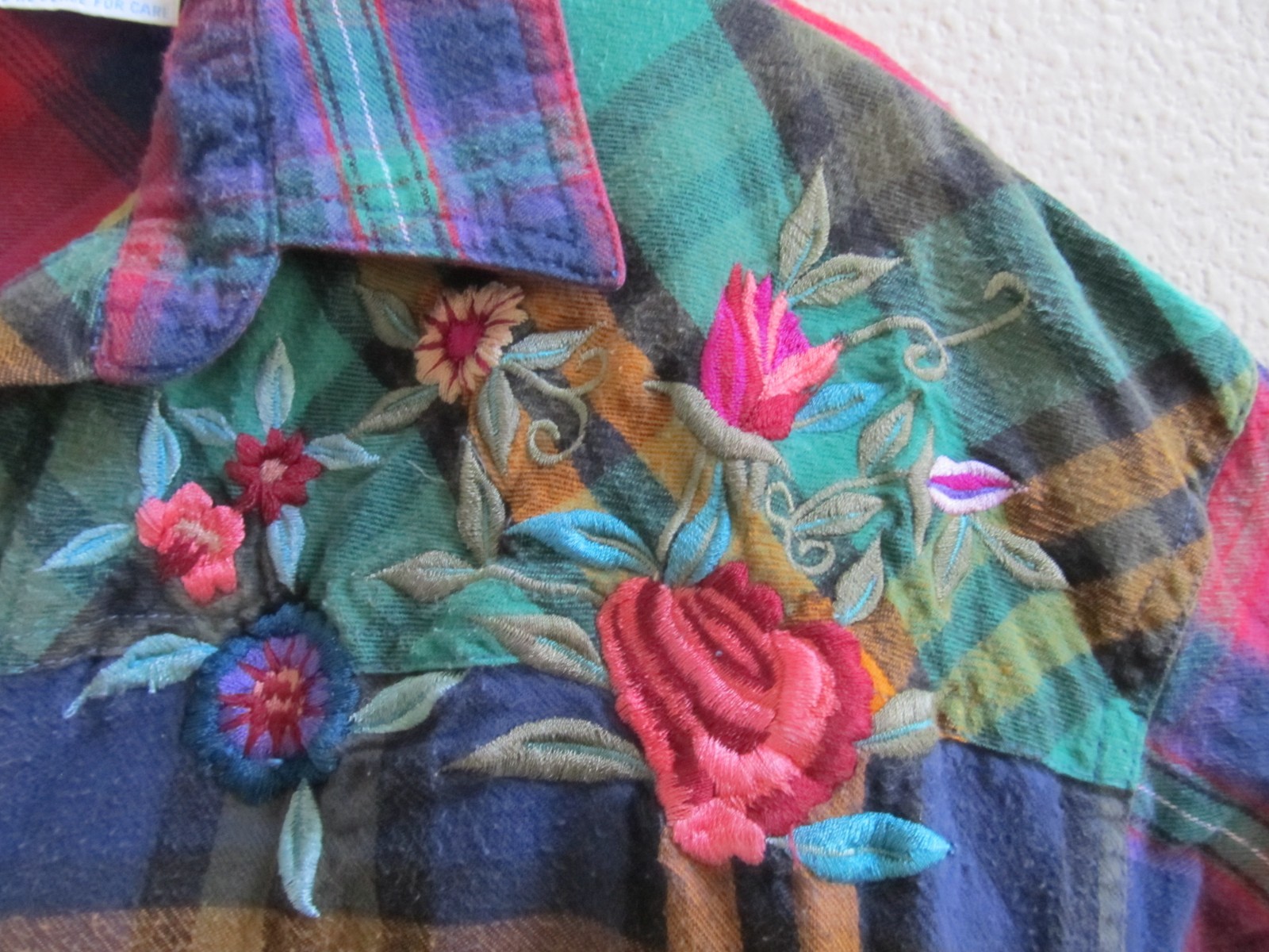 QPS Western Mixed Plaid Floral Embroidery Button-Front Flannel Missy Sz M (44″)