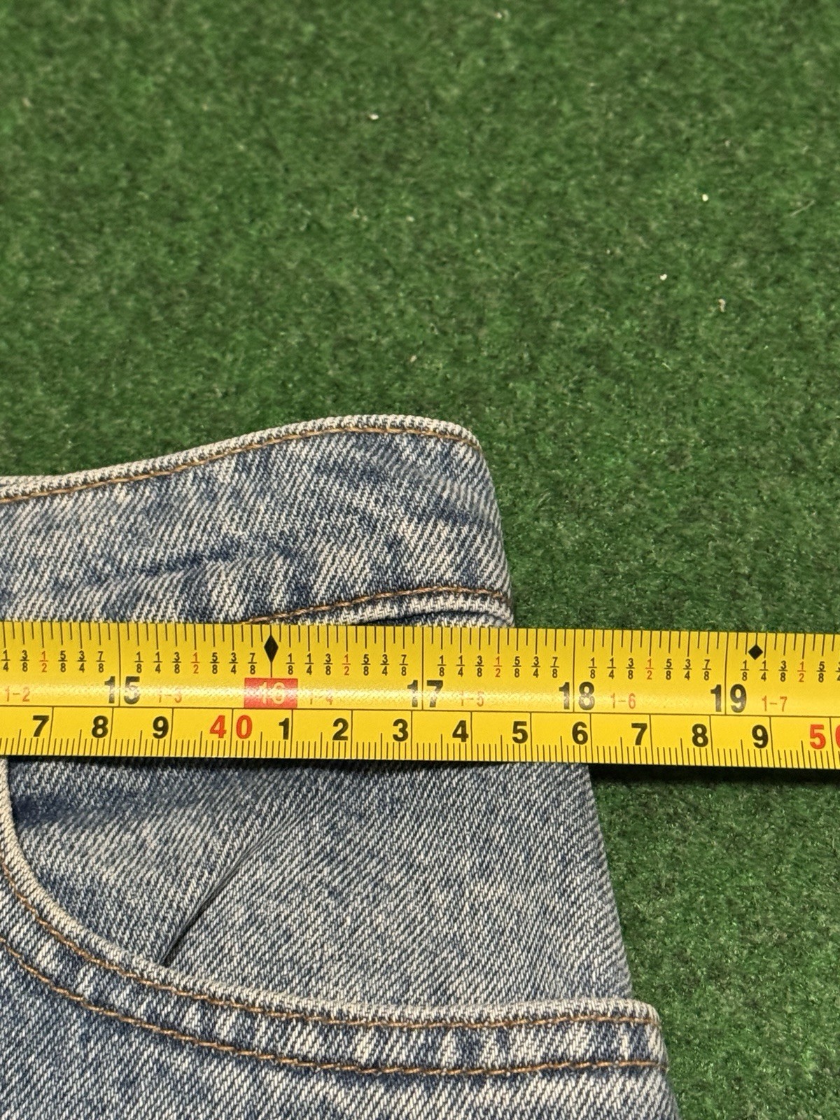 Levis 550 Womens 16 Vintage 90s Relaxed 35×32 Light Wash Wide Leg Tapered Jeans