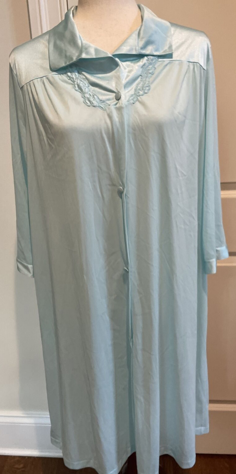 VANITY FAIR Medium Blue Robe Satin Button Up Collared Embroidered Flowers Vtg